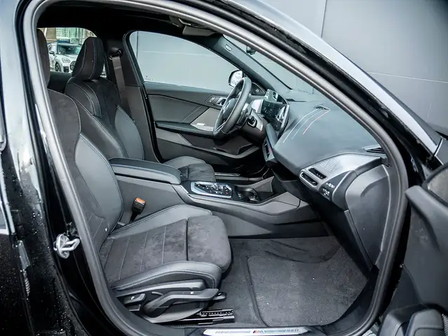 BMW 1 Series view 4