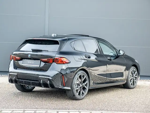BMW 1 Series view 2
