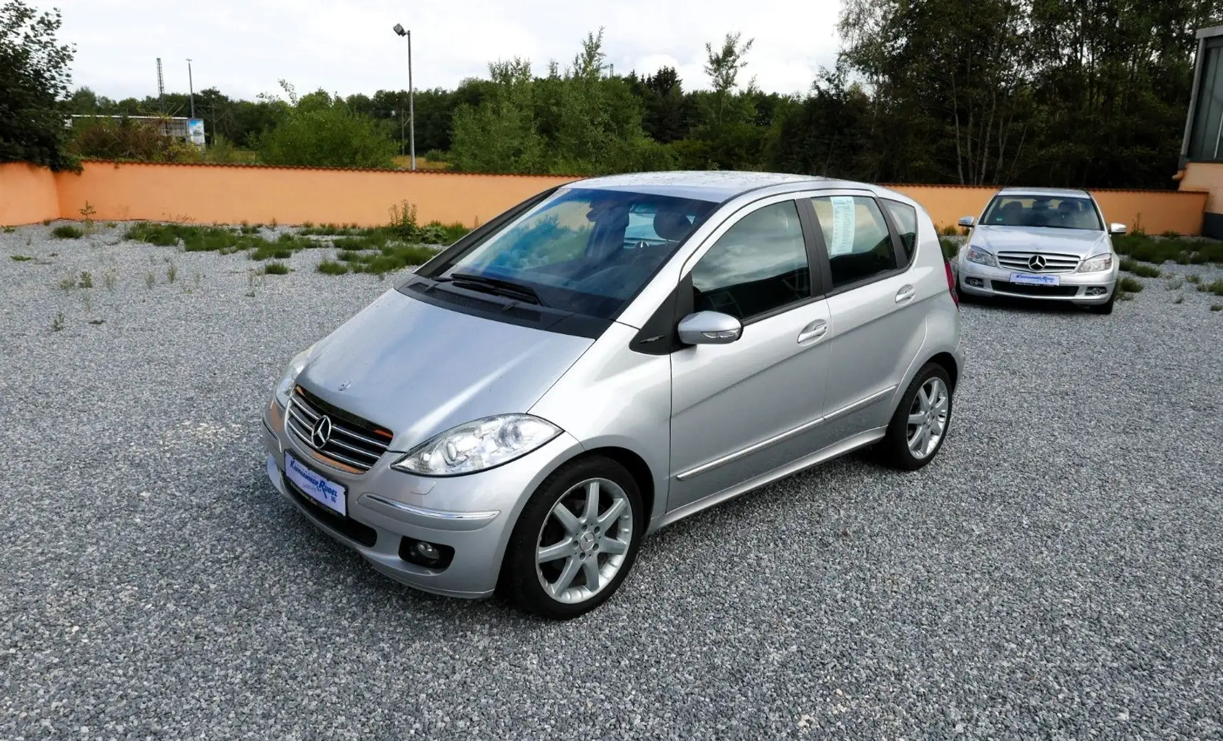 Mercedes-Benz A 200 "AVANTGARDE"/XENON/NAVI/AHK Silber - 2