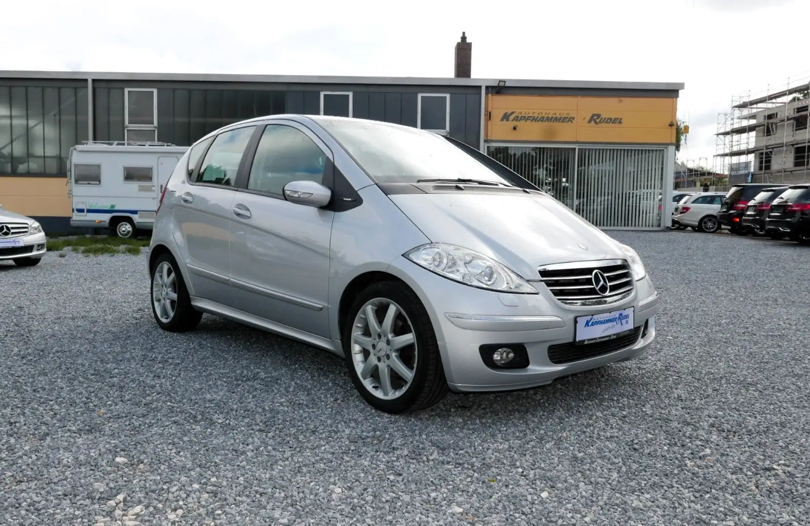 Mercedes-Benz A 200 "AVANTGARDE"/XENON/NAVI/AHK Silber - 1