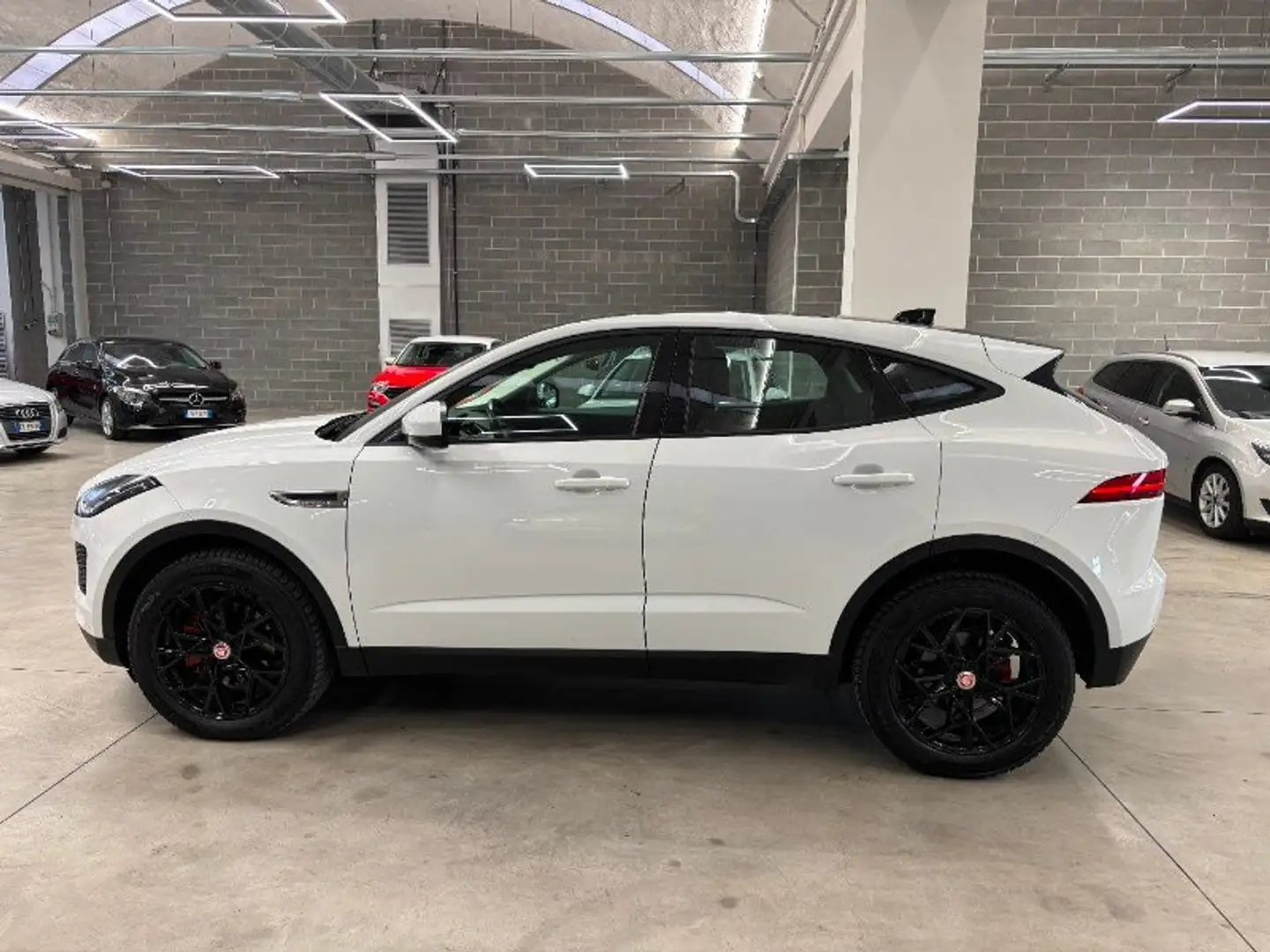 Jaguar E-Pace E-Pace 2.0D 150 CV AWD aut. Wit - 2