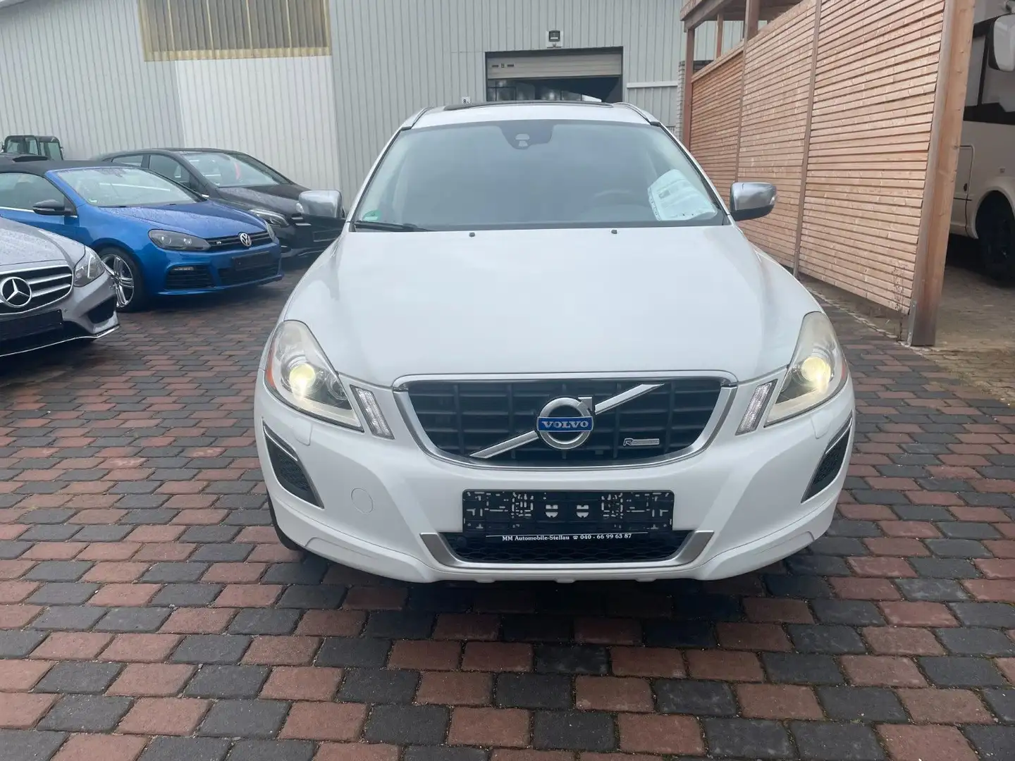 Volvo XC60 D5 R-Design AWD NAVI, PDC, Shz Blanc - 2