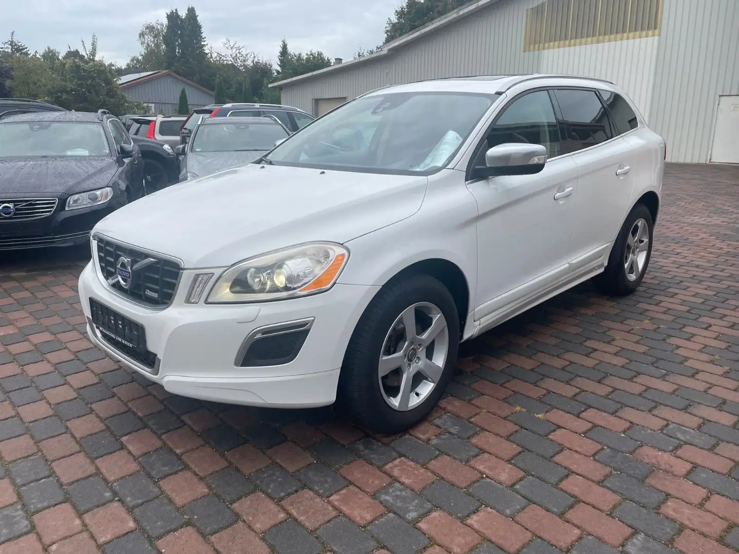 Volvo XC60 D5 R-Design AWD NAVI, PDC, Shz Blanc - 1