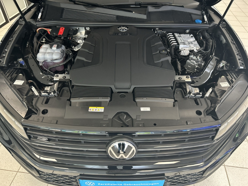 Volkswagen Touareg Final Edition R-Line 3.0 TDI V6 Automatik 4Motion — photo 12