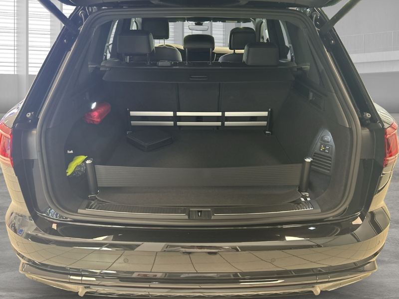 Volkswagen Touareg Final Edition R-Line 3.0 TDI V6 Automatik 4Motion — photo 11