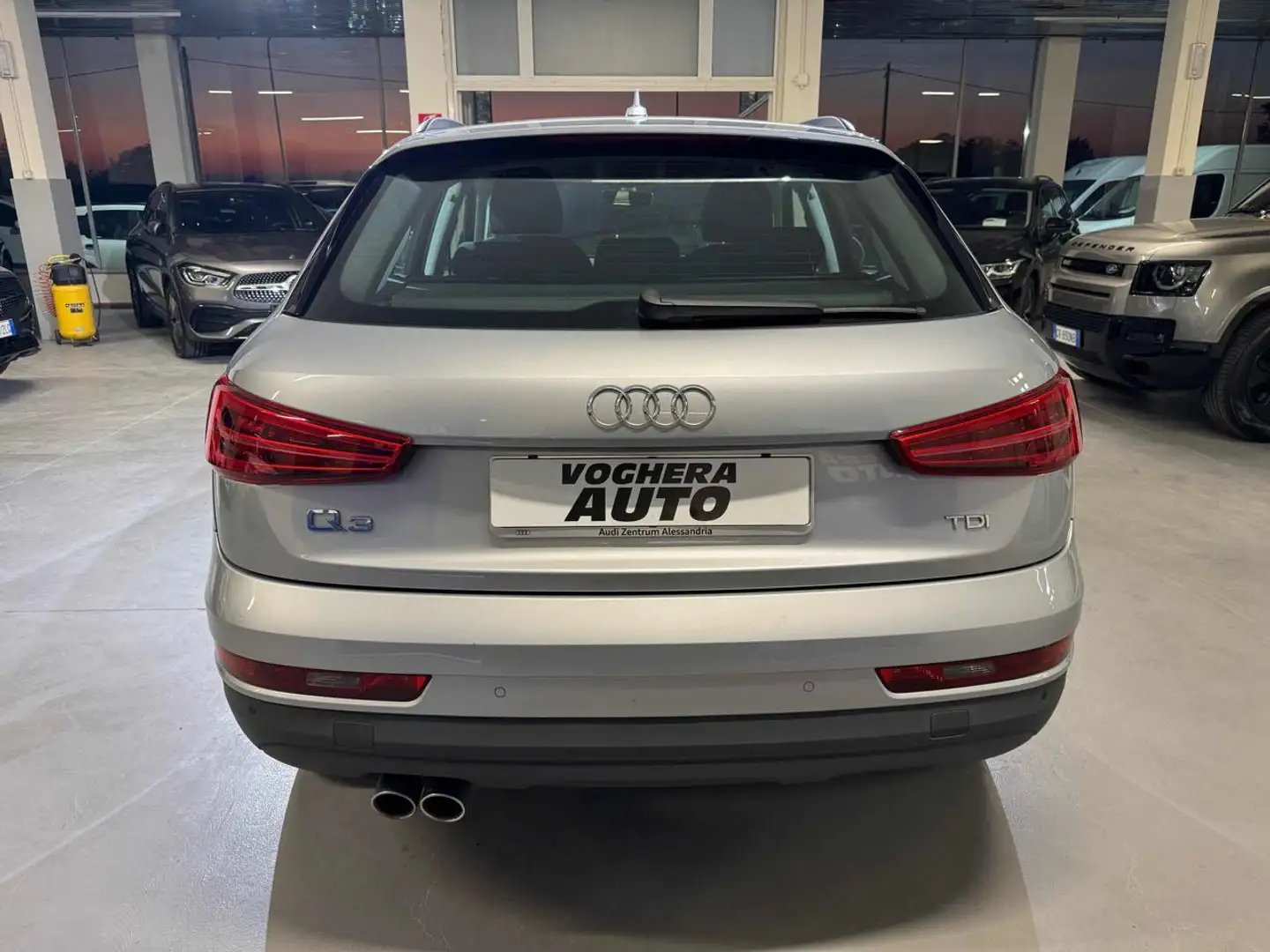 Audi Q3 2.0 TDI 120 CV Sport Plateado - 2