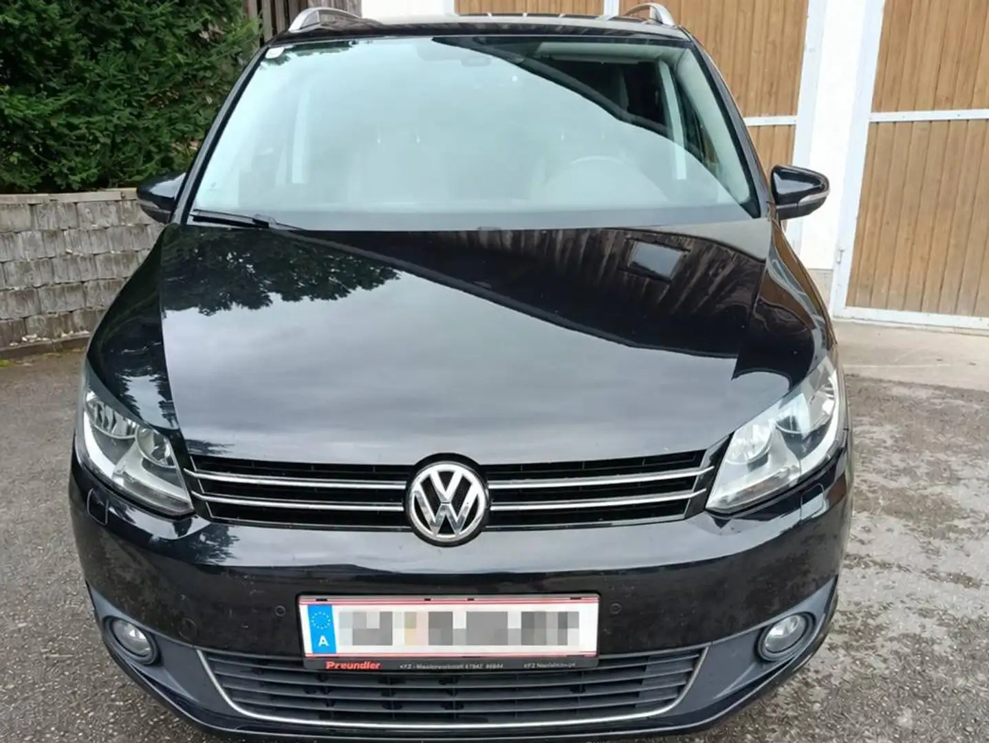 Volkswagen Touran Life Edition 1.6 TDI 105 PS Kombi / Family Van Schwarz - 1
