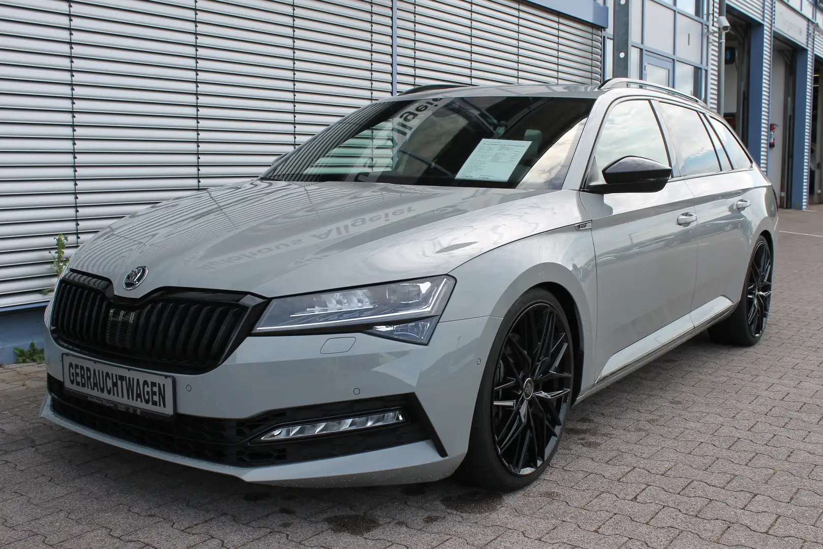 Skoda Superb Combi 2.0 TSI Sportline 4x4 *Standheizung/Kamera* Grijs - 1