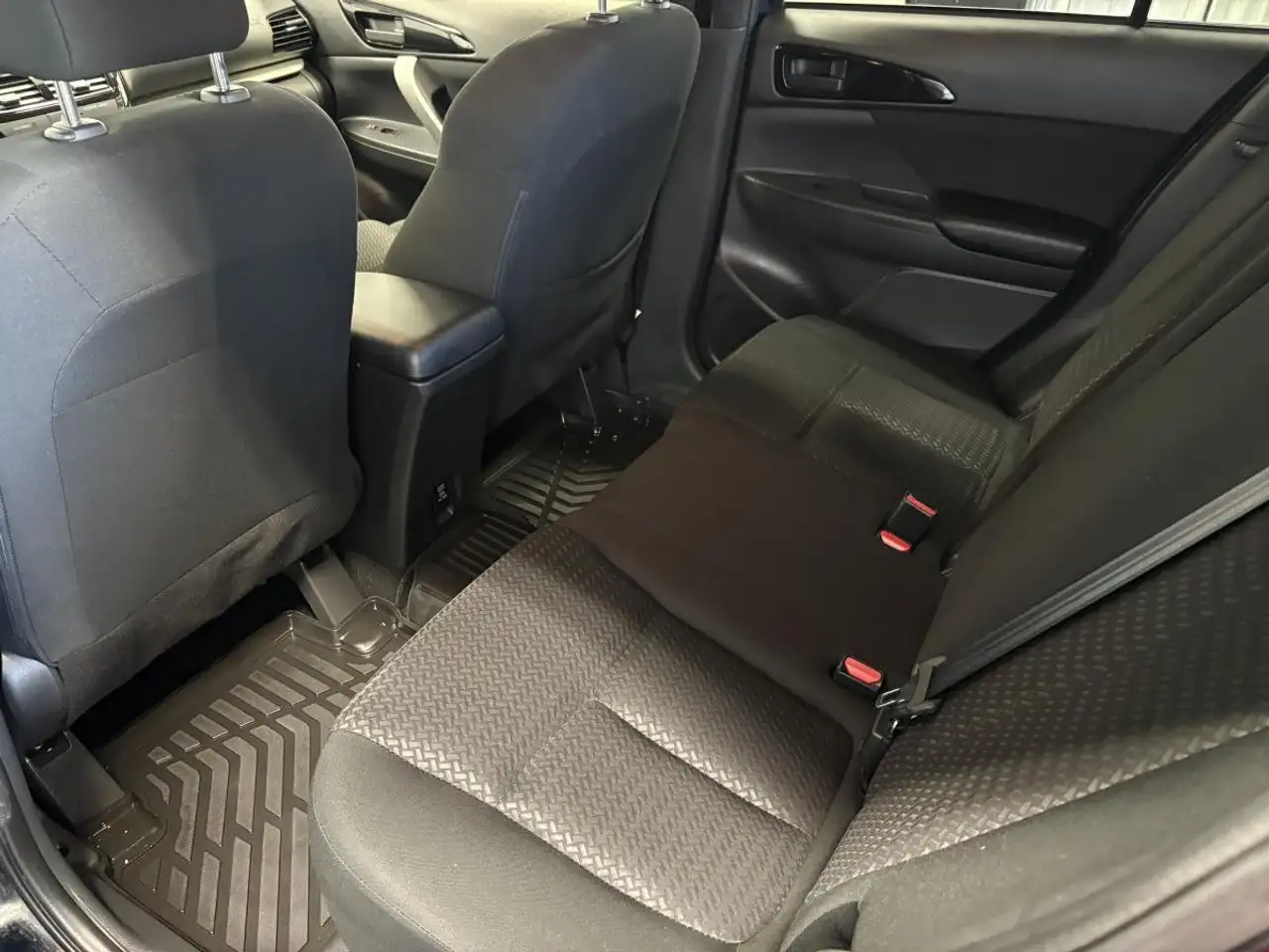 Mitsubishi Eclipse Cross снимка Mitsubishi Eclipse Cross