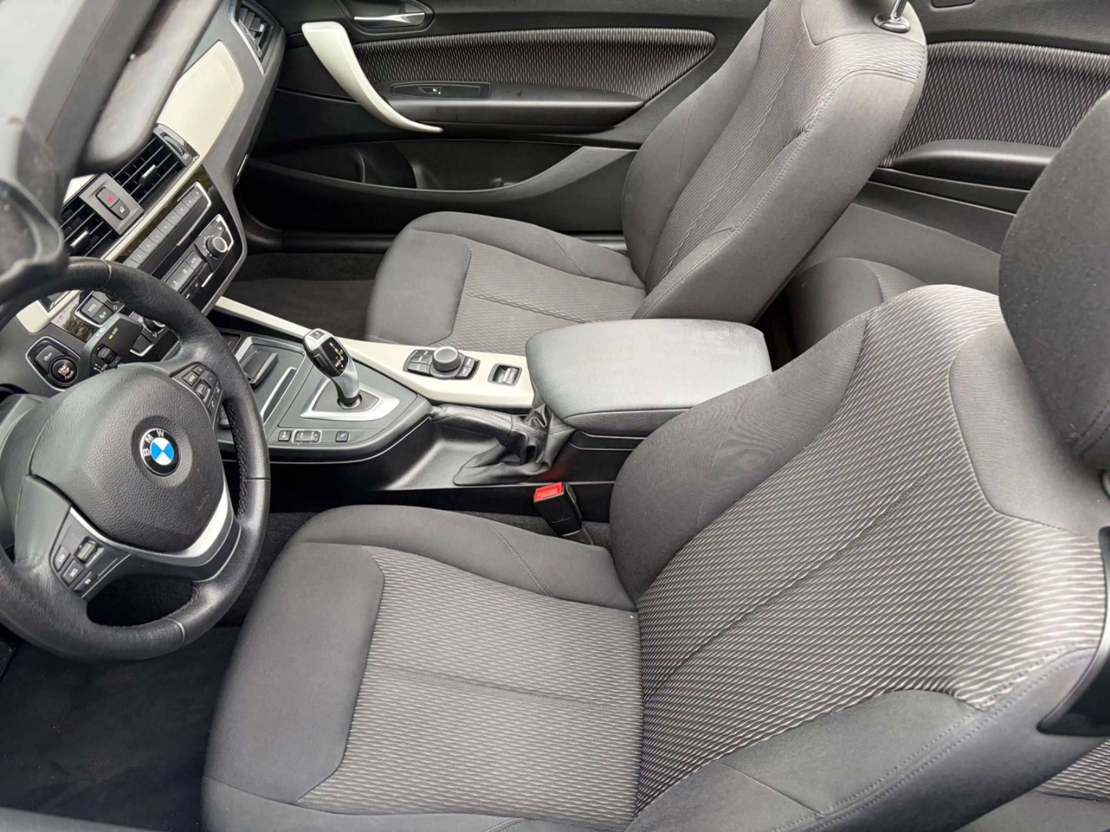 BMW 220 Cabrio Advantage Automatik — photo 9