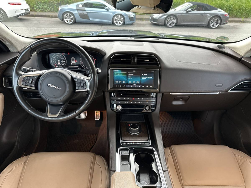 Jaguar F-Pace Prestige AWD — photo 13