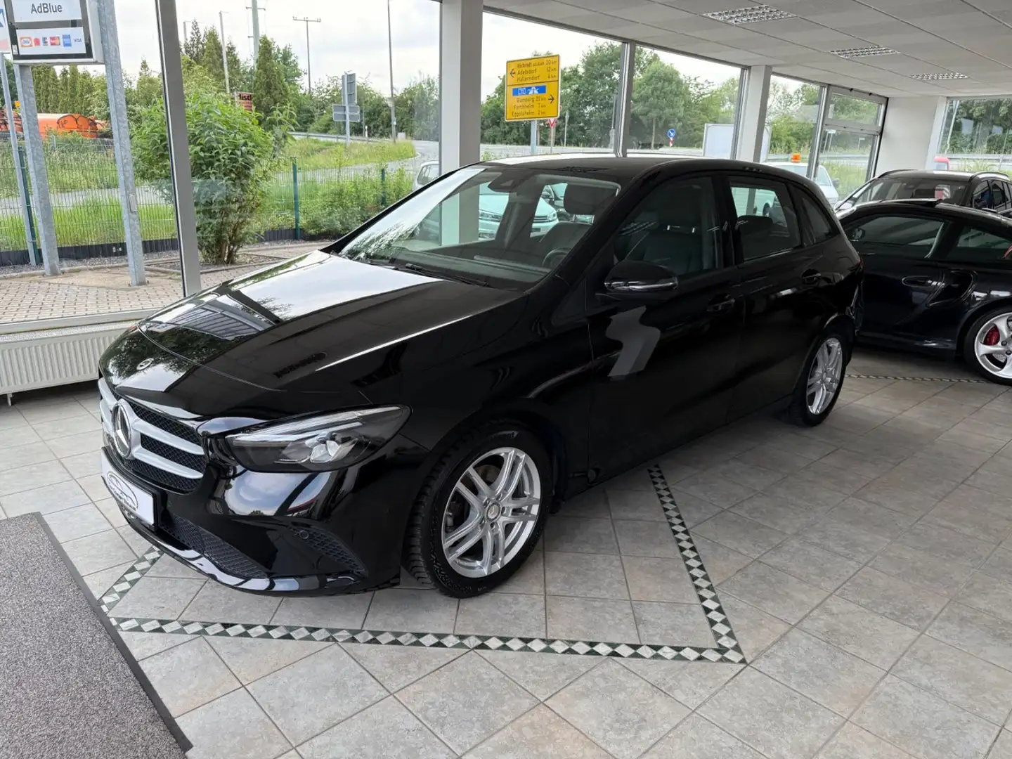 Mercedes-Benz B 180 B -Klasse AHK VIRTUAL LED NAVI BUSINESS Чёрный - 1