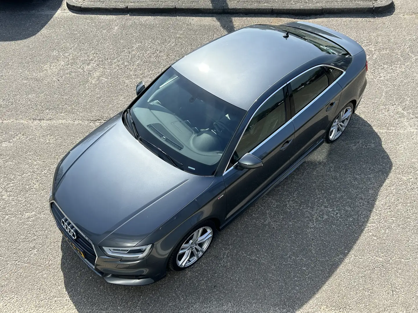 Audi A3 Limousine 35 TFSI 150 PK S Line Sport VIRTUAL COCK Grijs - 2
