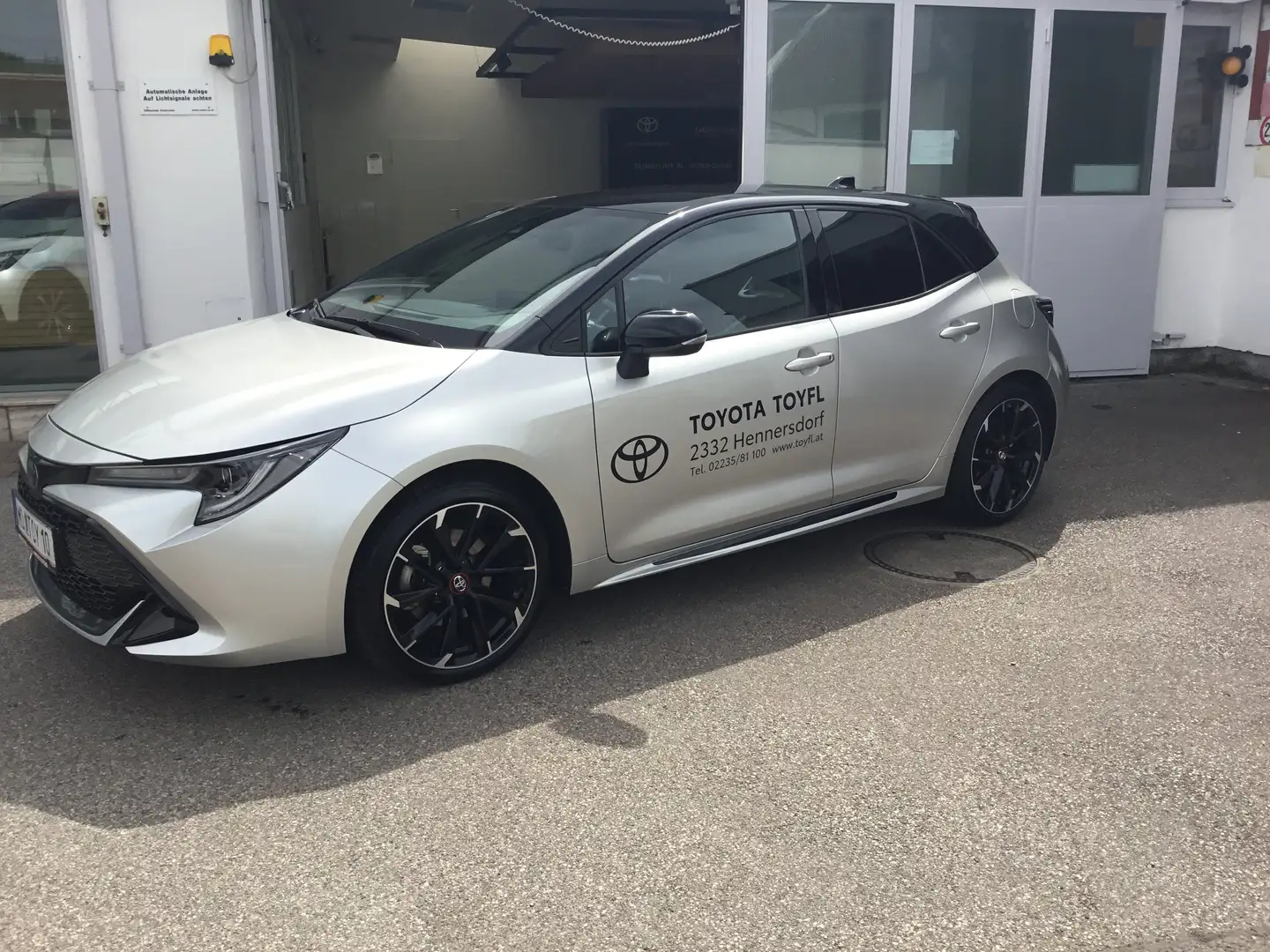 Toyota Corolla 2,0 Hybrid GR-S Silber - 1