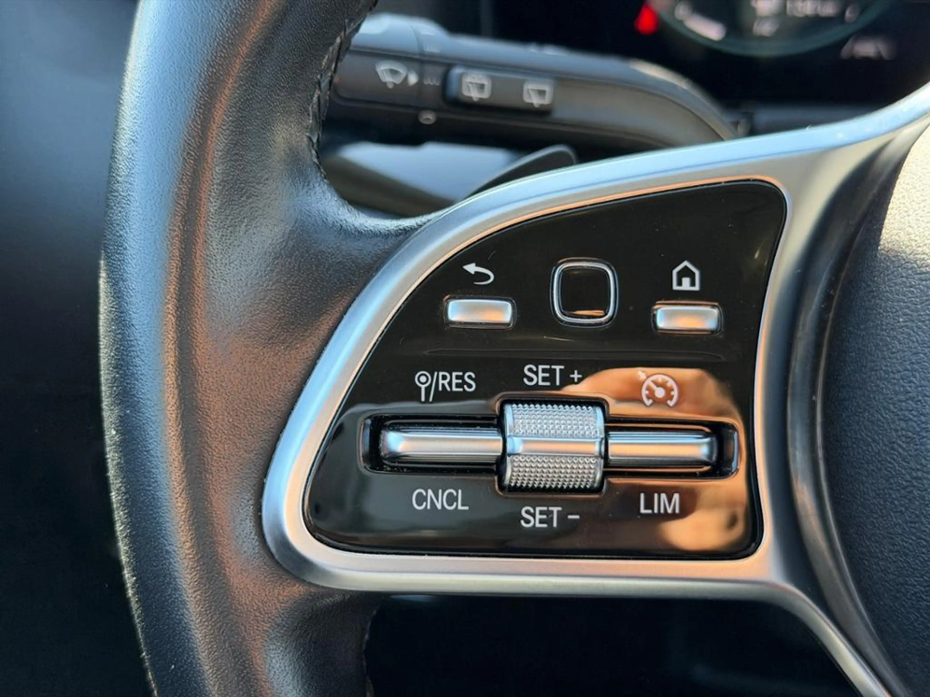 Mercedes-Benz B 250 e NIGHT PROGRESSIVE KAMERA SPUR PDC SHZ — photo 15