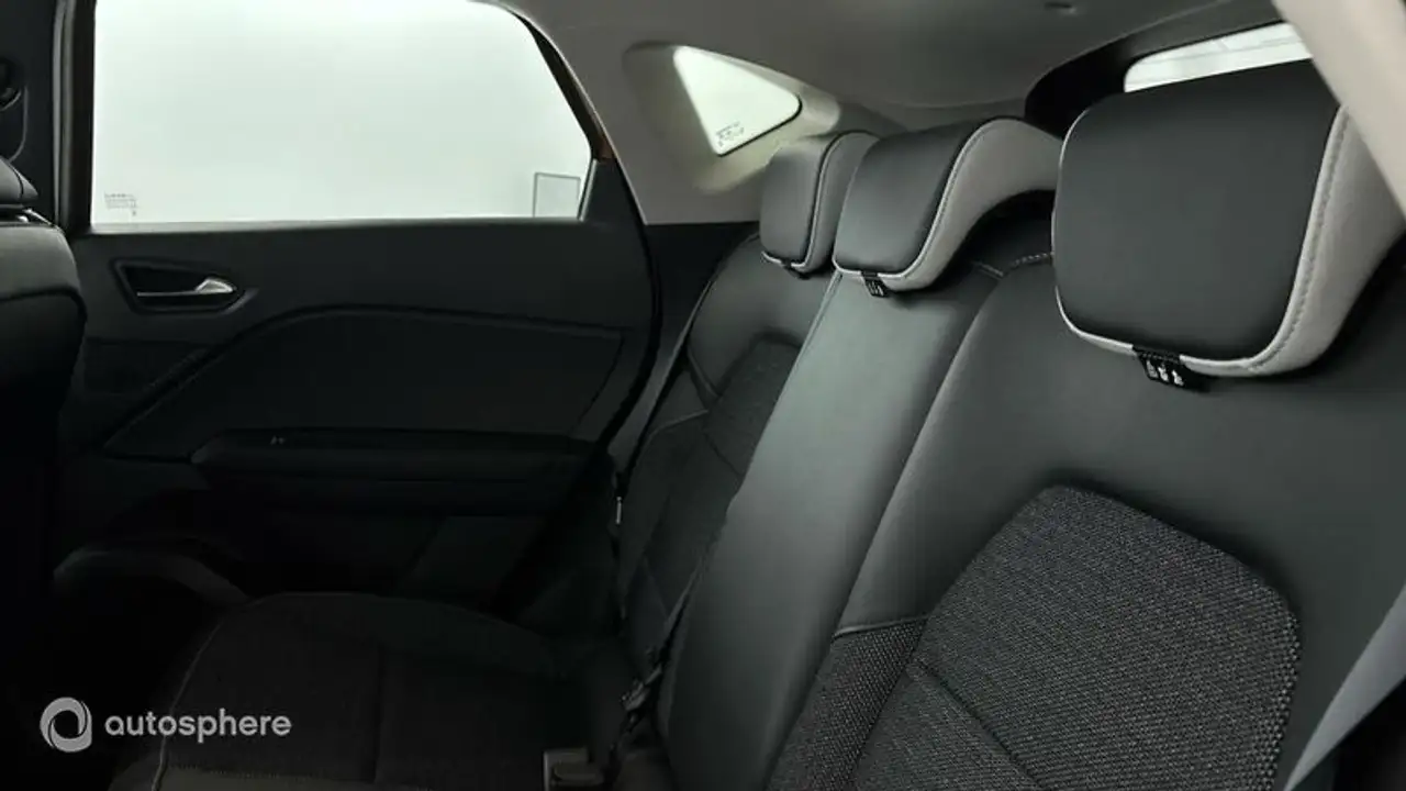 Renault Captur — photo 13