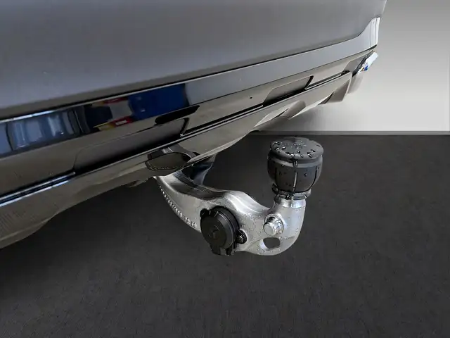 Mercedes-Benz 450 view 11