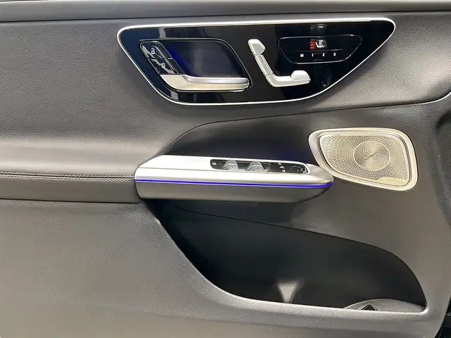 Mercedes-Benz 450 view 13