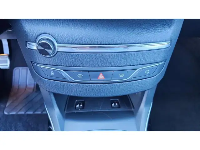 Peugeot 308 view 9