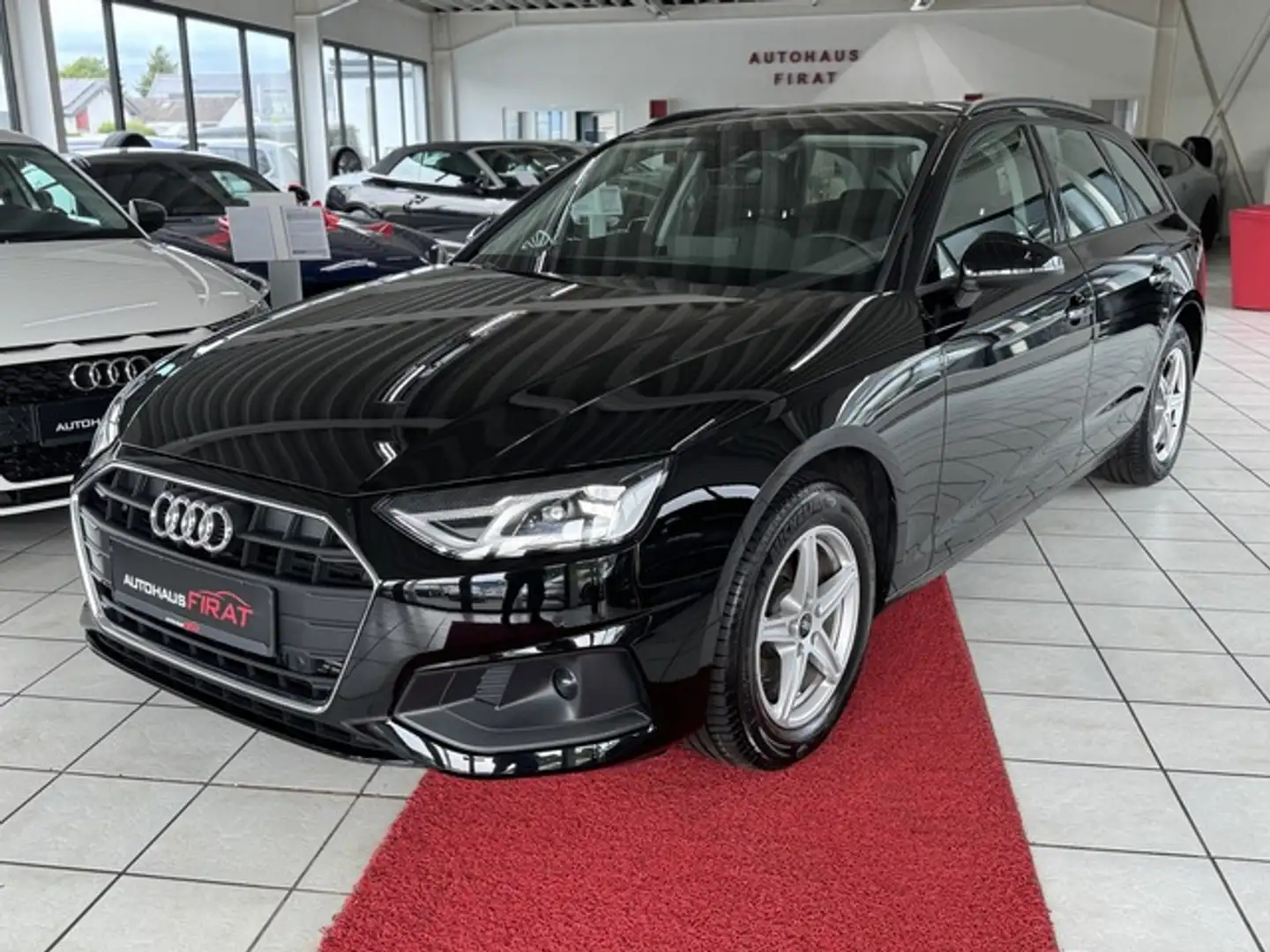 Audi A4 Avant 35 TFSI Schwarz - 1