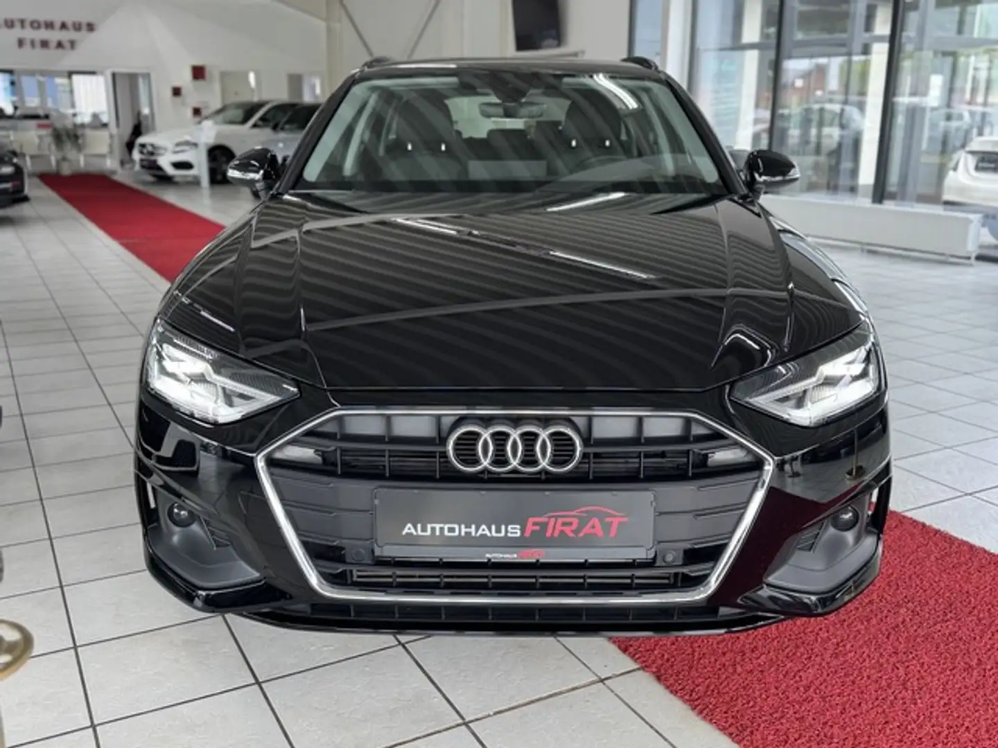 Audi A4 Avant 35 TFSI Schwarz - 2