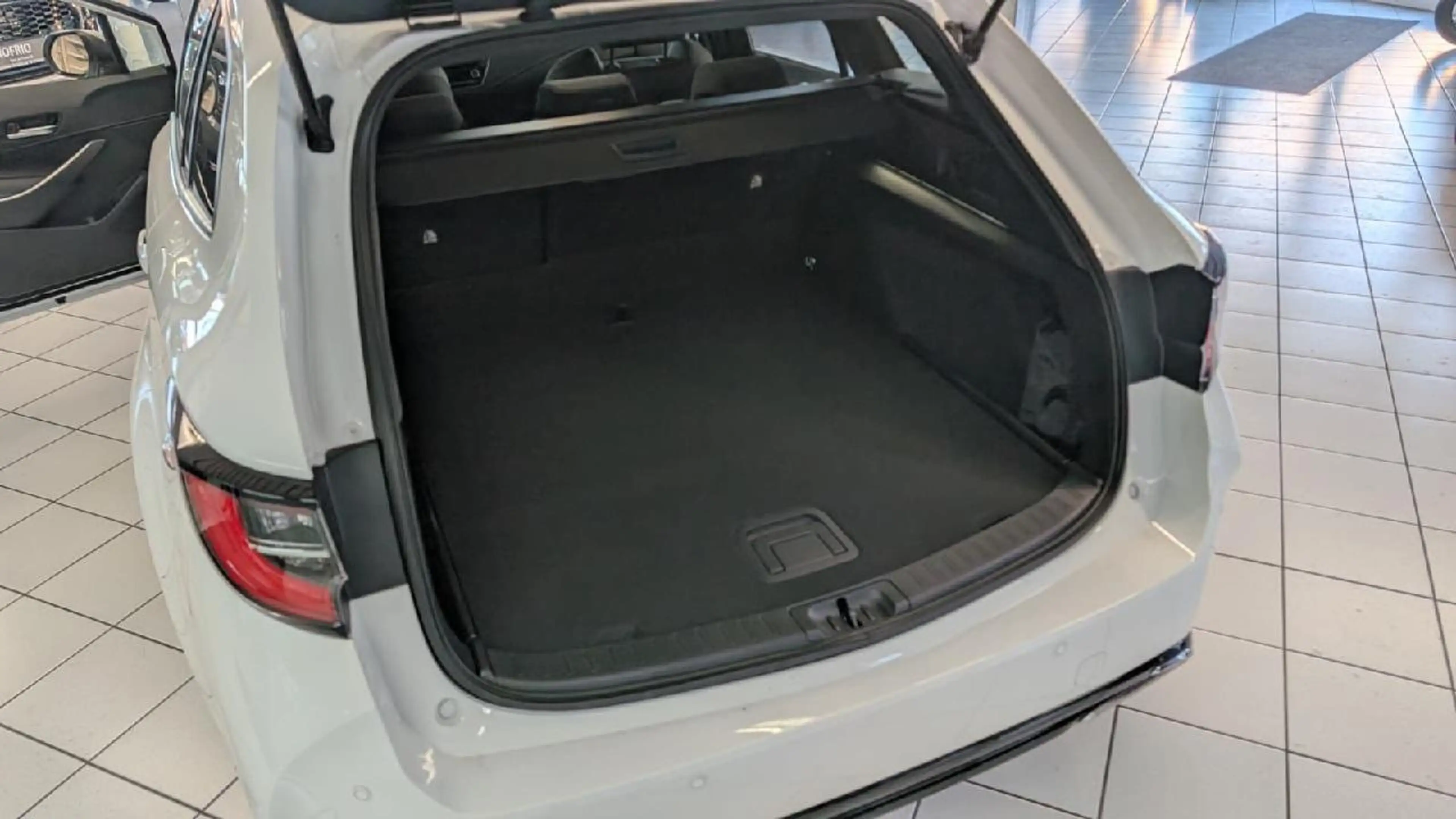 Suzuki Swace 1.8 Hybrid Comfort+ — photo 13