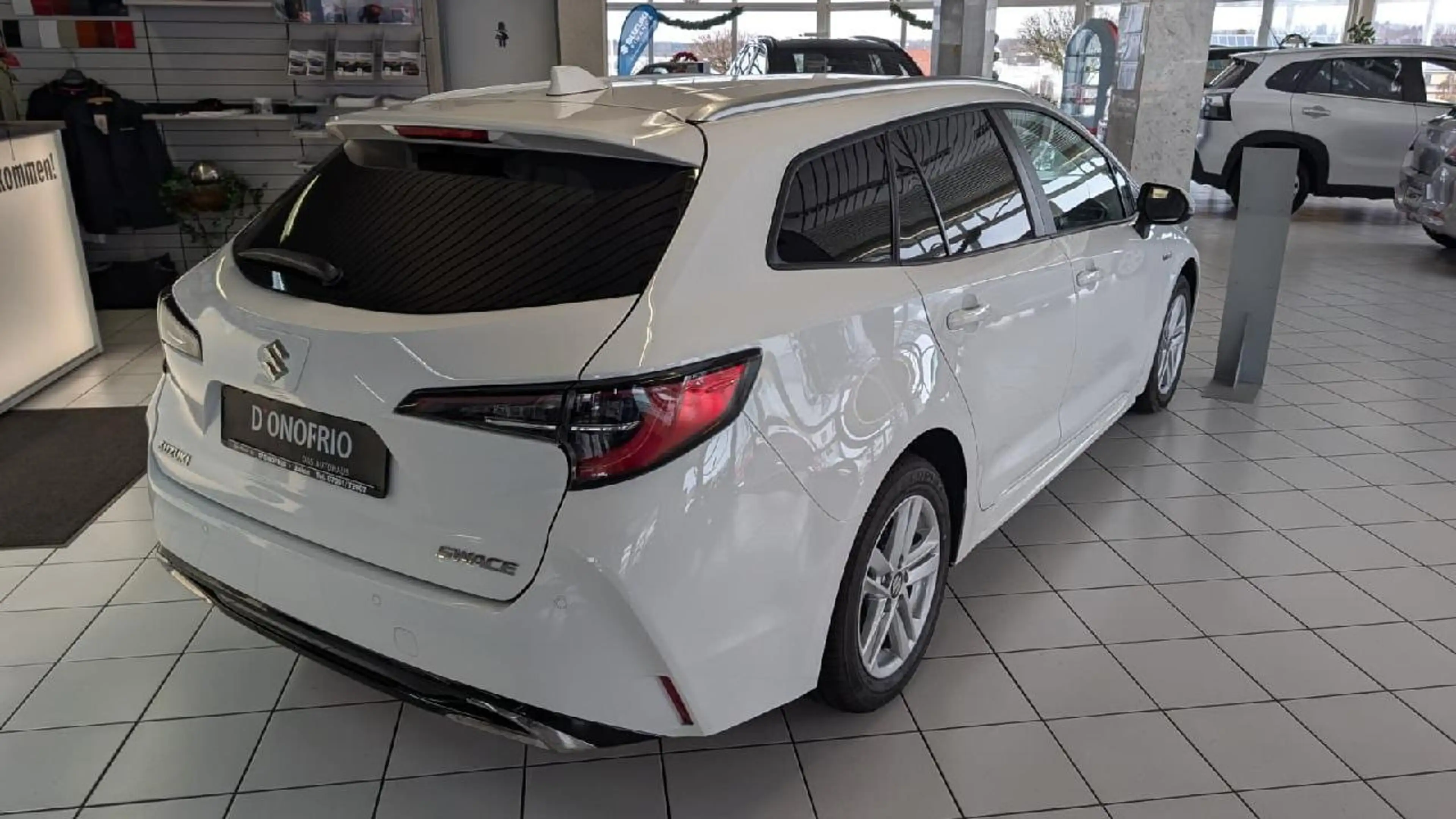 Suzuki Swace 1.8 Hybrid Comfort+ — photo 6