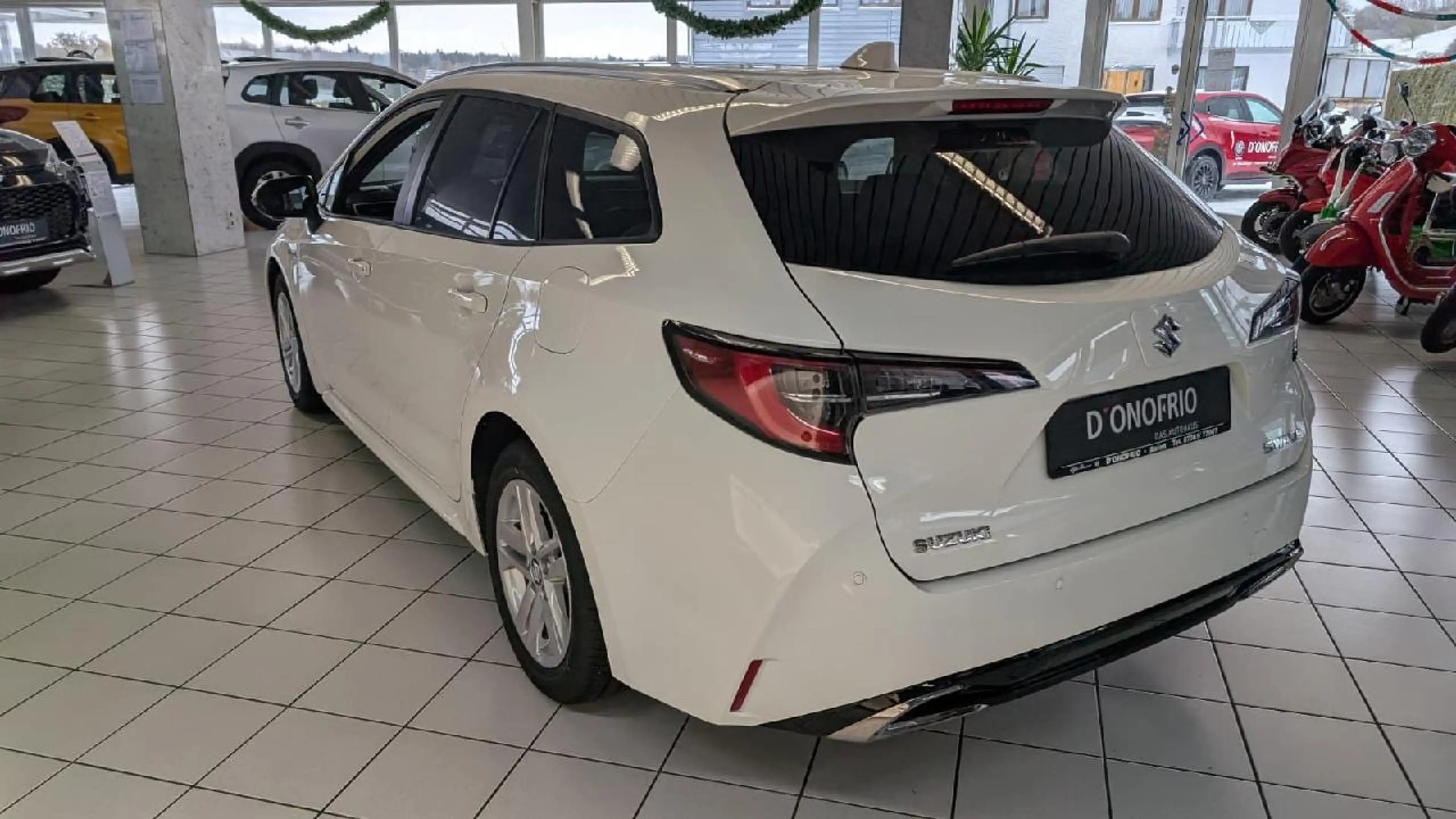 Suzuki Swace 1.8 Hybrid Comfort+ — photo 4