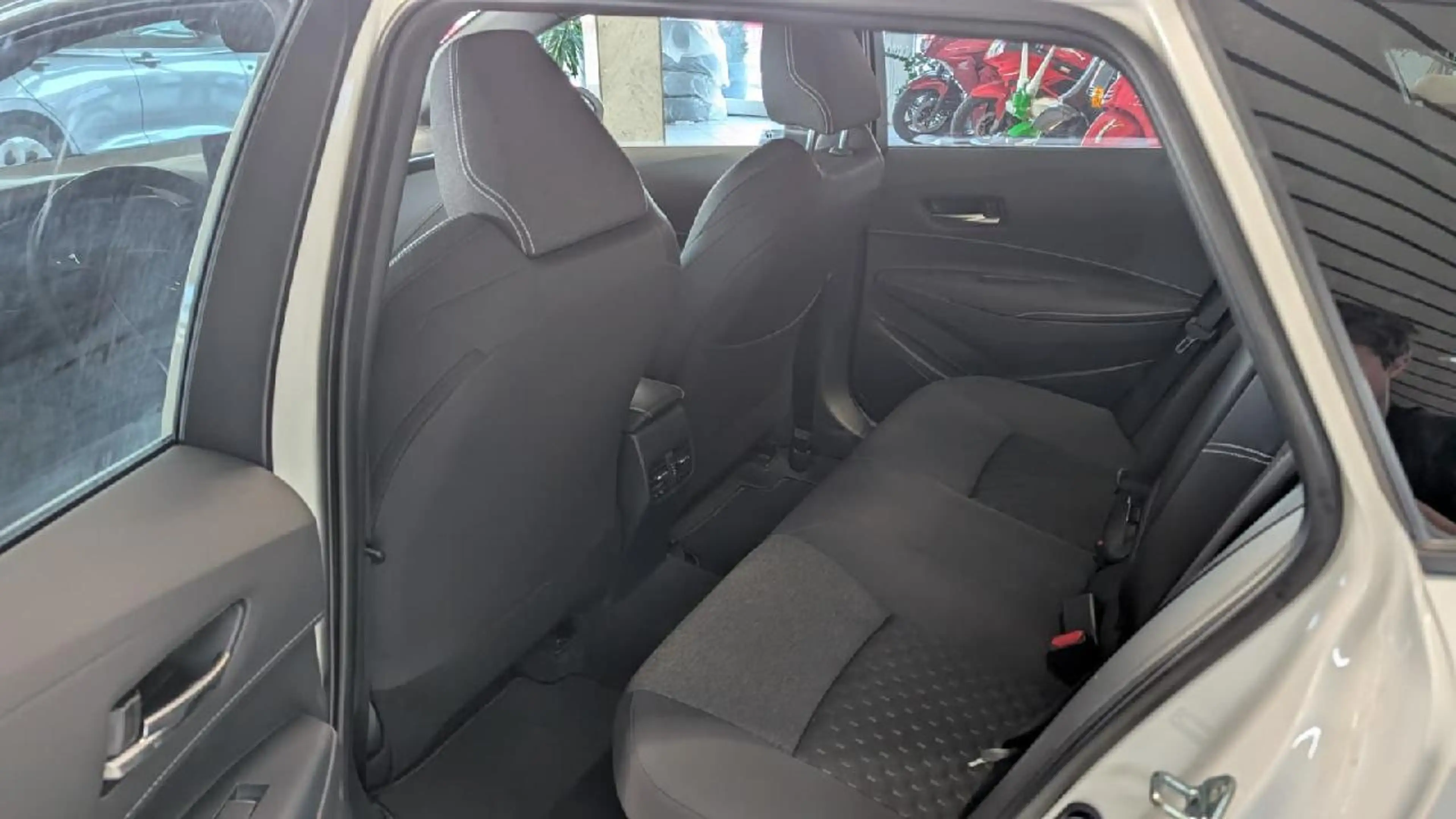 Suzuki Swace 1.8 Hybrid Comfort+ — photo 10