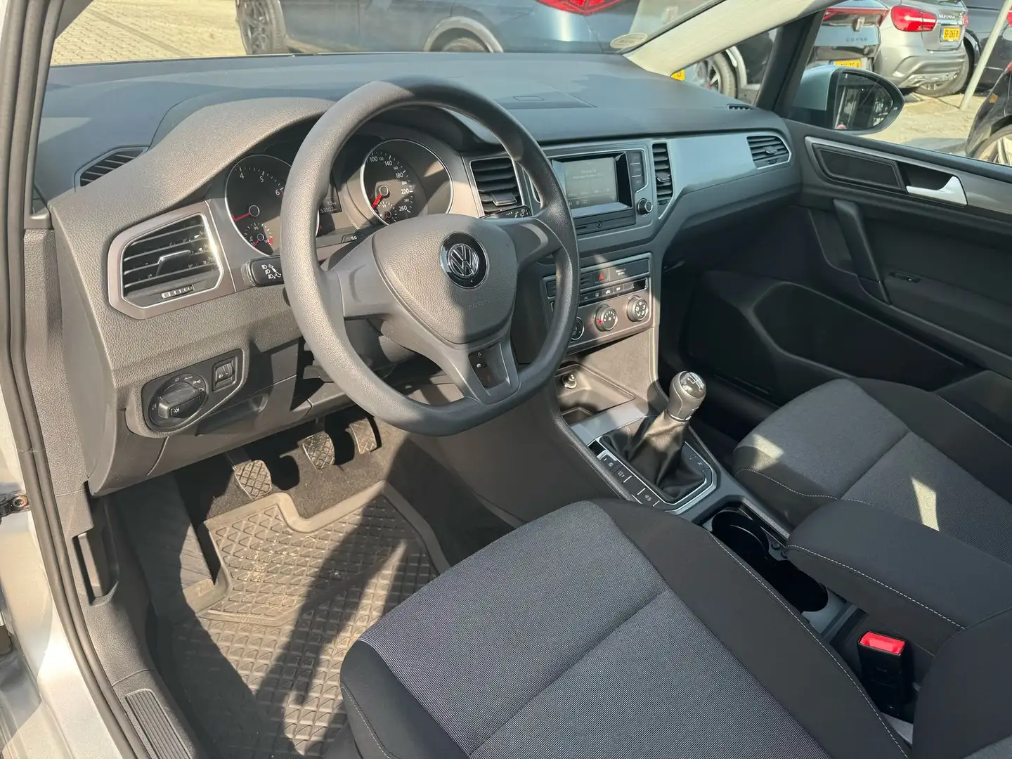 Volkswagen Golf Sportsvan 1.2 TSI Business Edition airco, parkeersensoren, e Zilver - 2