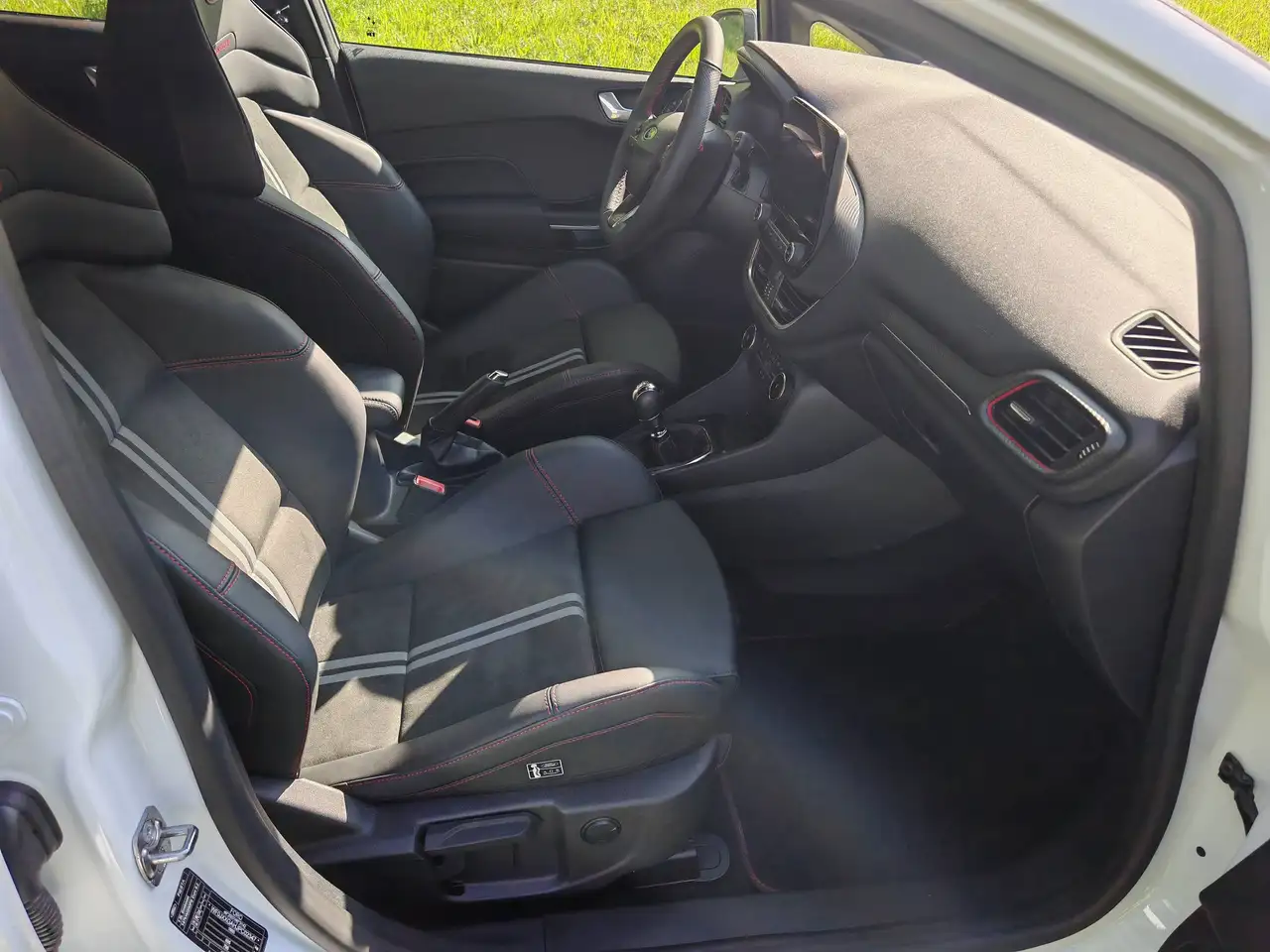 Ford Fiesta ST — photo 9