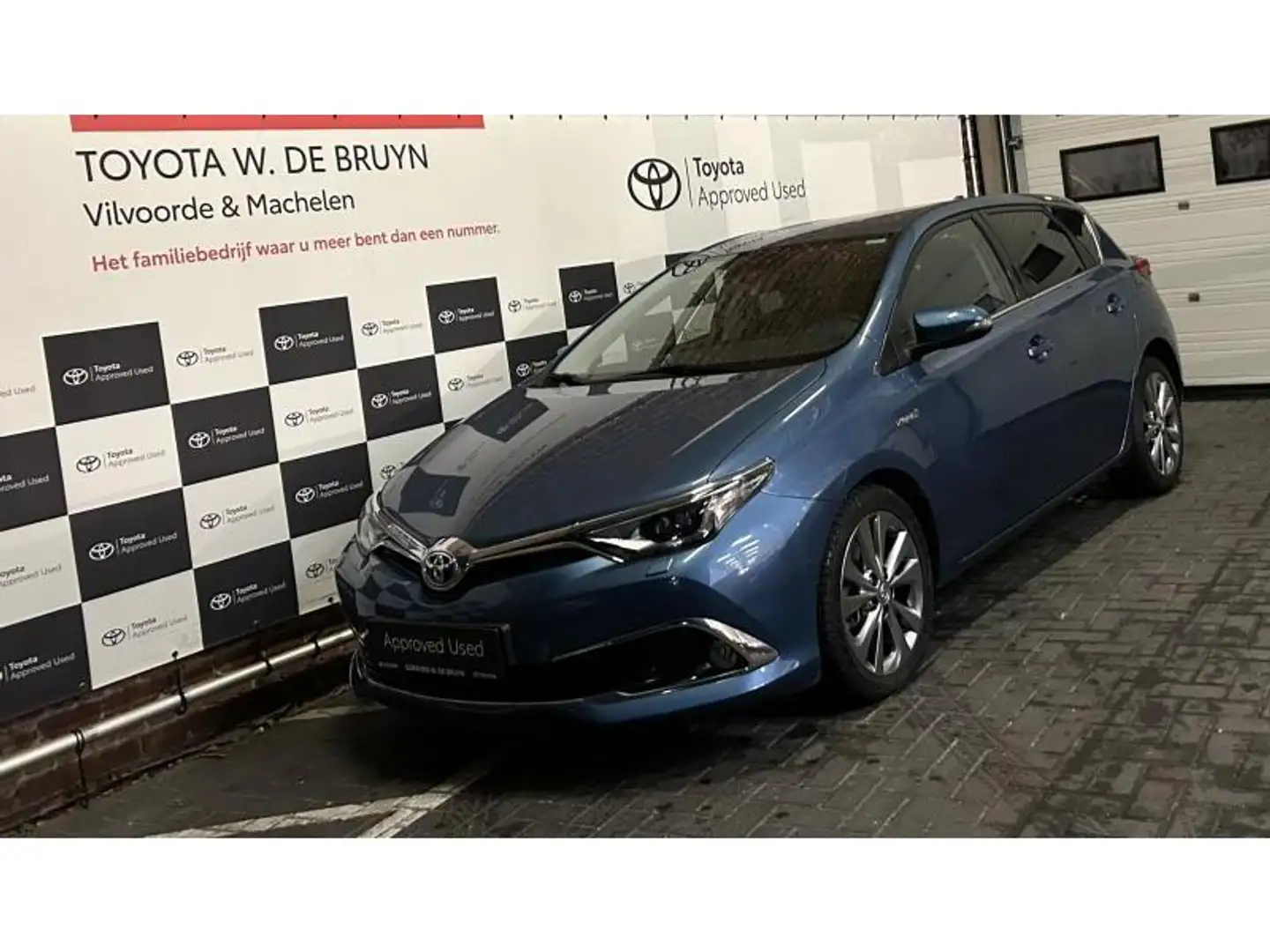 Toyota Auris Lounge Blau - 1