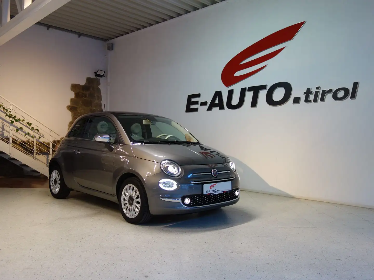 Fiat 500 1,2 Lounge *ERSTBESITZ *NEUWERTIG *4-ZYLINDER Grau - 1