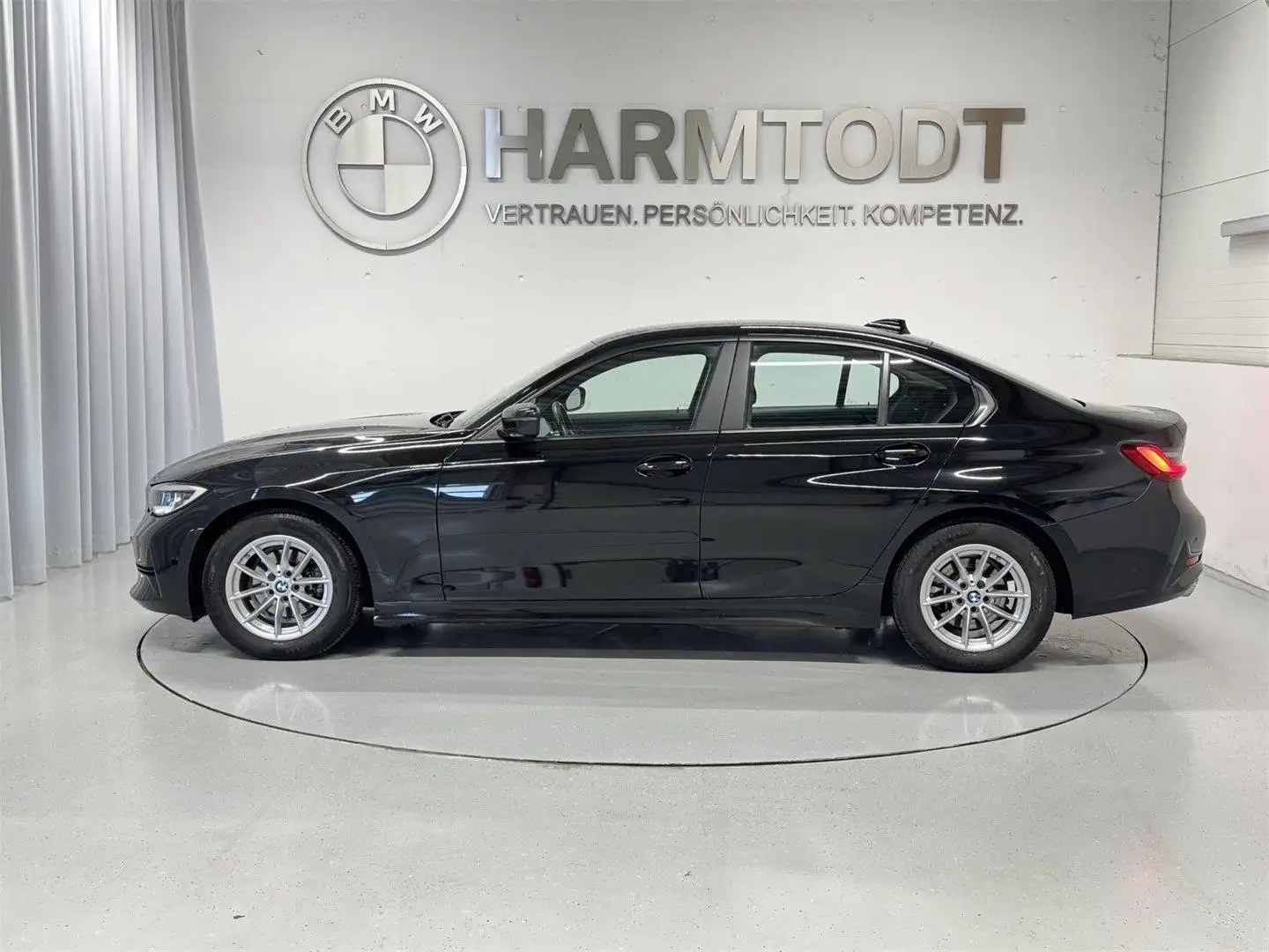 BMW 318 d Schwarz - 2