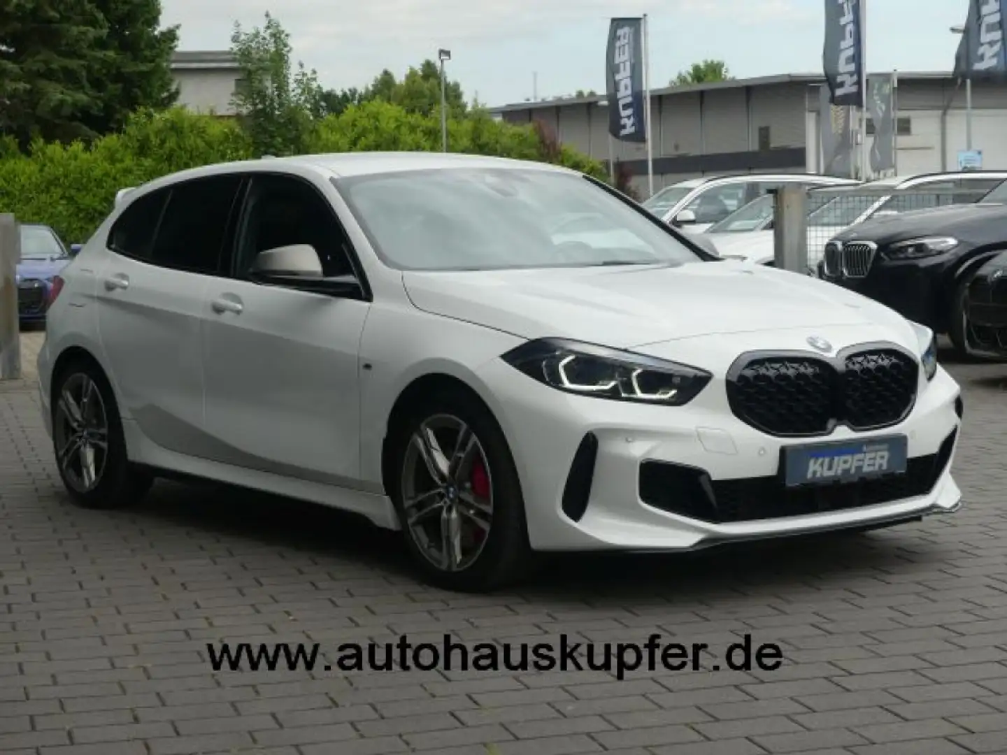BMW 135 i xDrive M Sportpak. PRO°Headup°HIFI°beh.LR Biały - 2