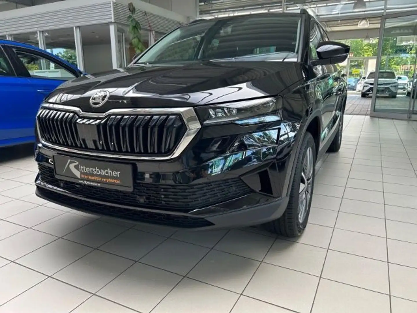 Skoda Karoq Tour 1,5 TSI 110 kW 7-Gang-DSG Verfügbar a Schwarz - 2