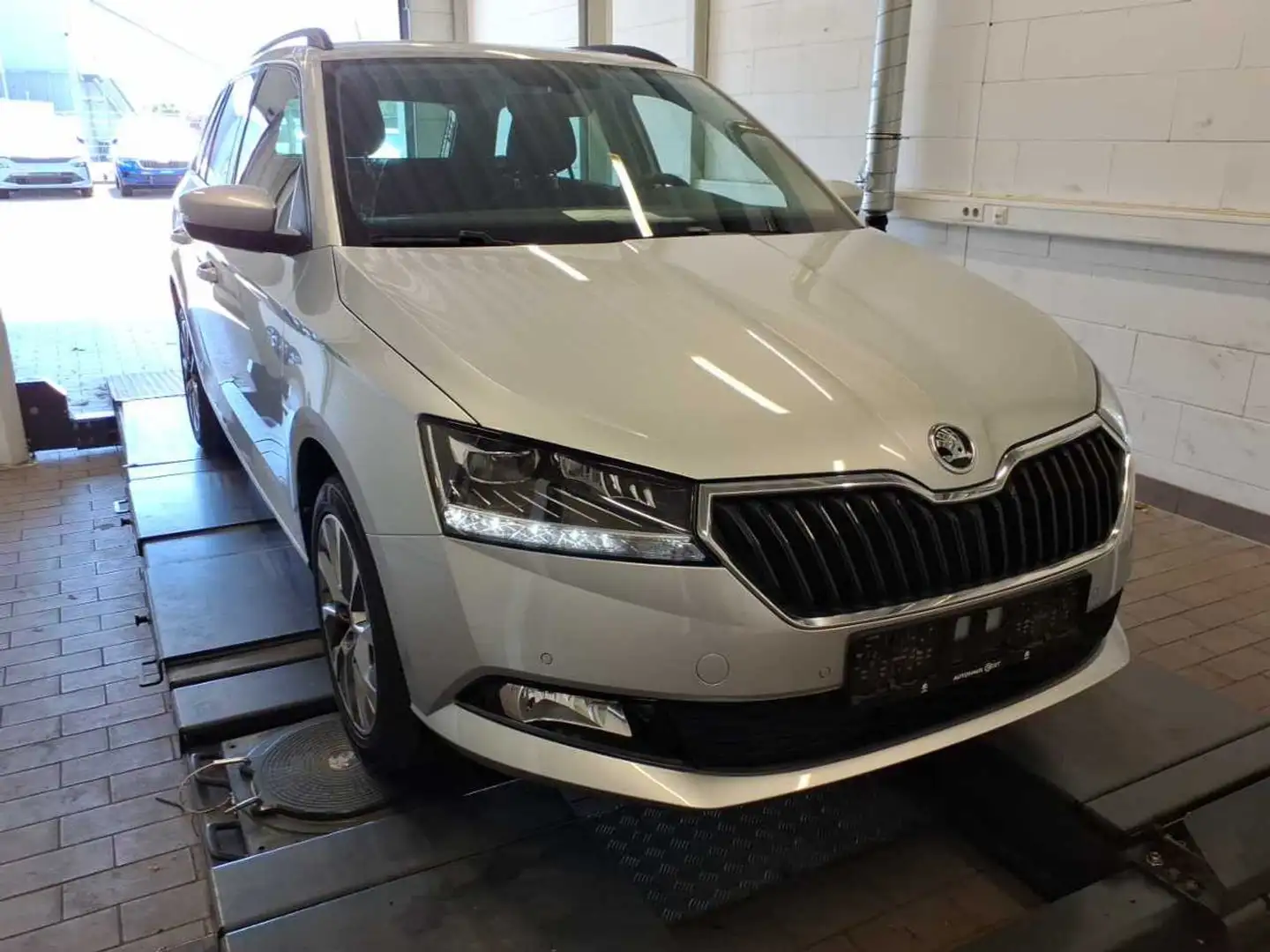 Skoda Fabia Combi 1.0 TSI DSG Best OF*LED*NAVI*PDC*SHZ Silber - 2