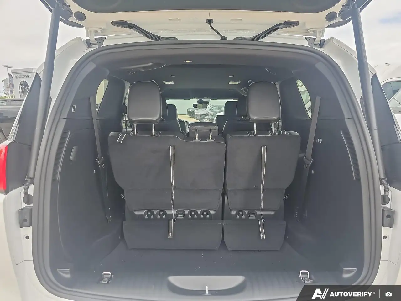 Chrysler Grand Caravan снимка Chrysler Grand Caravan