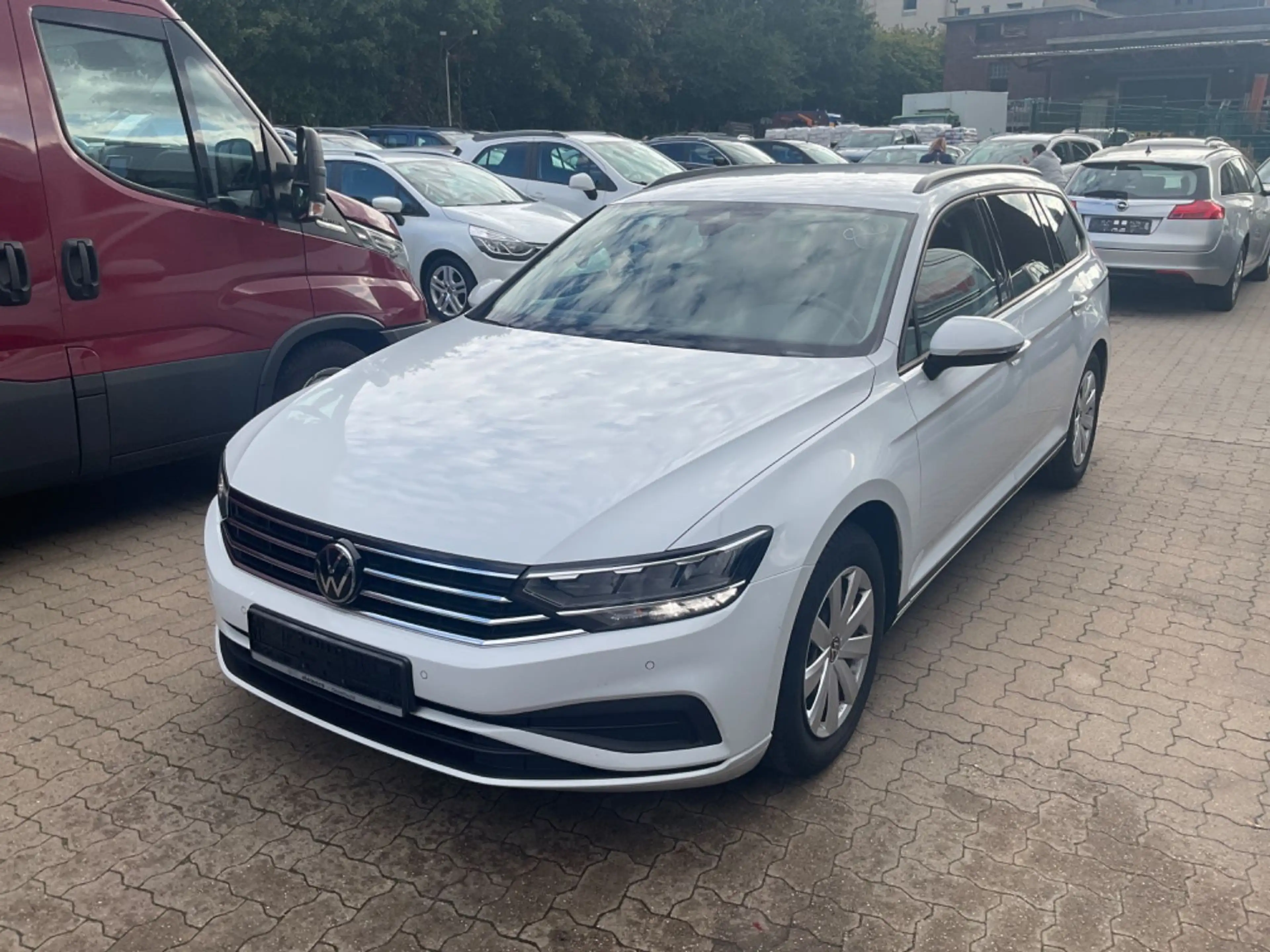 Volkswagen Passat Variant Basis TÜV 09.2027 1 HAND — photo 2