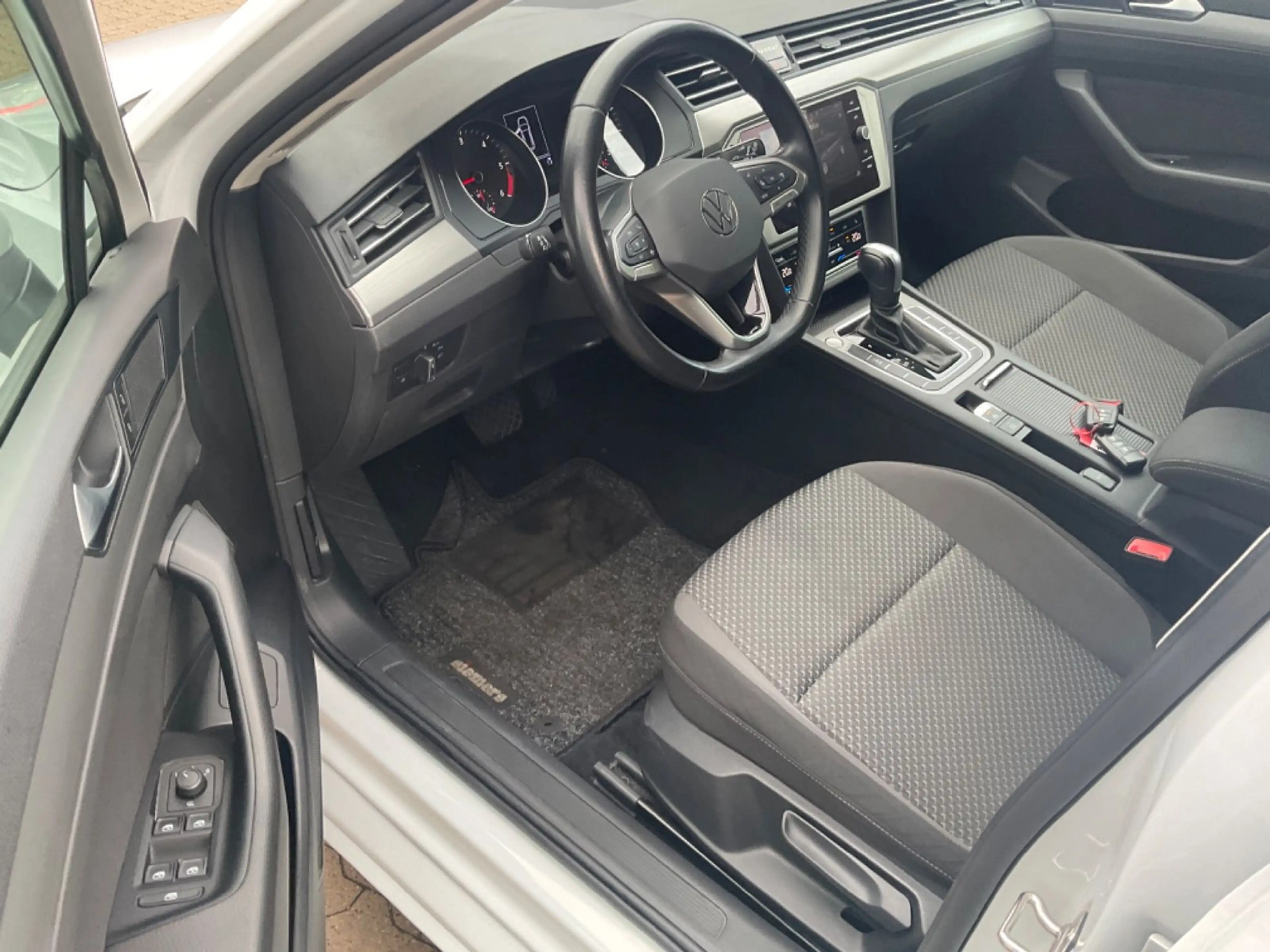Volkswagen Passat Variant Basis TÜV 09.2027 1 HAND — photo 11