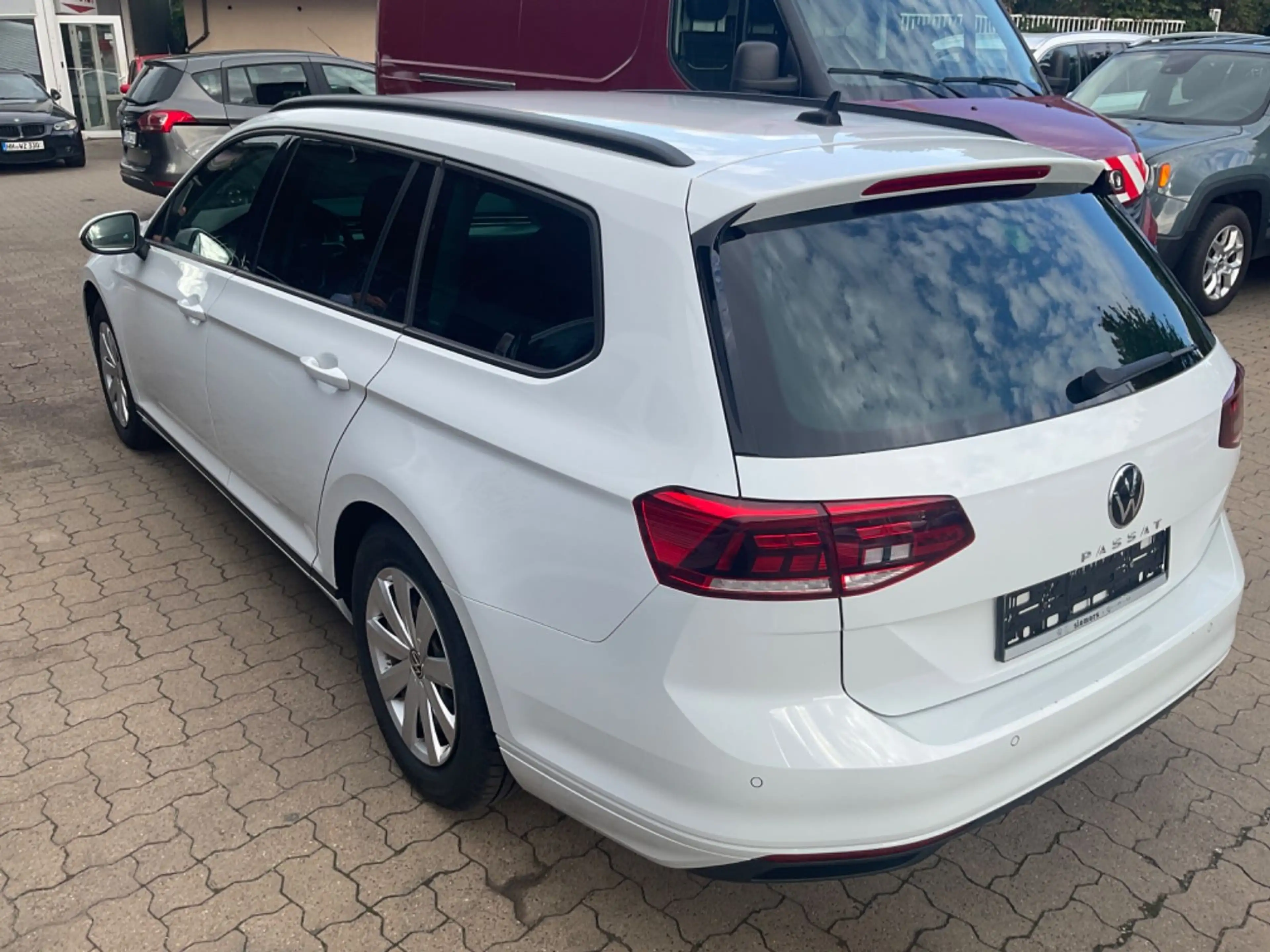 Volkswagen Passat Variant Basis TÜV 09.2027 1 HAND — photo 9
