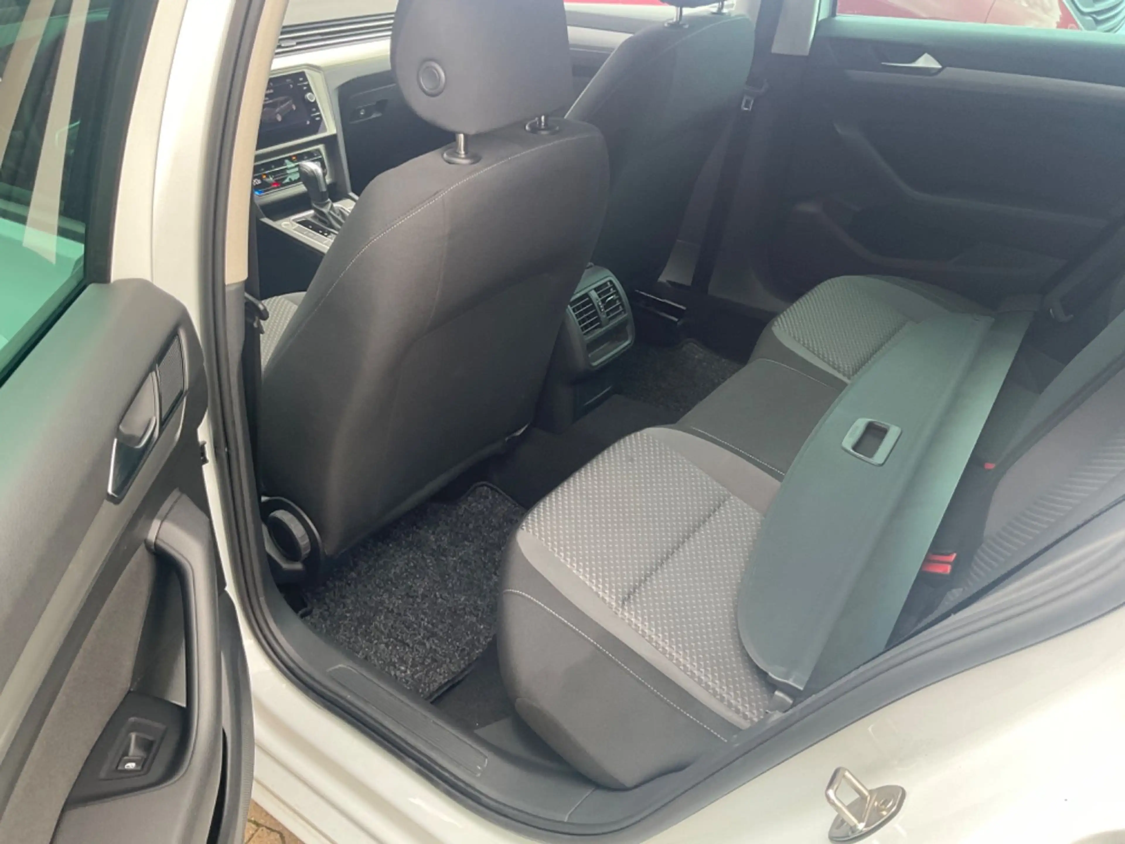 Volkswagen Passat Variant Basis TÜV 09.2027 1 HAND — photo 10