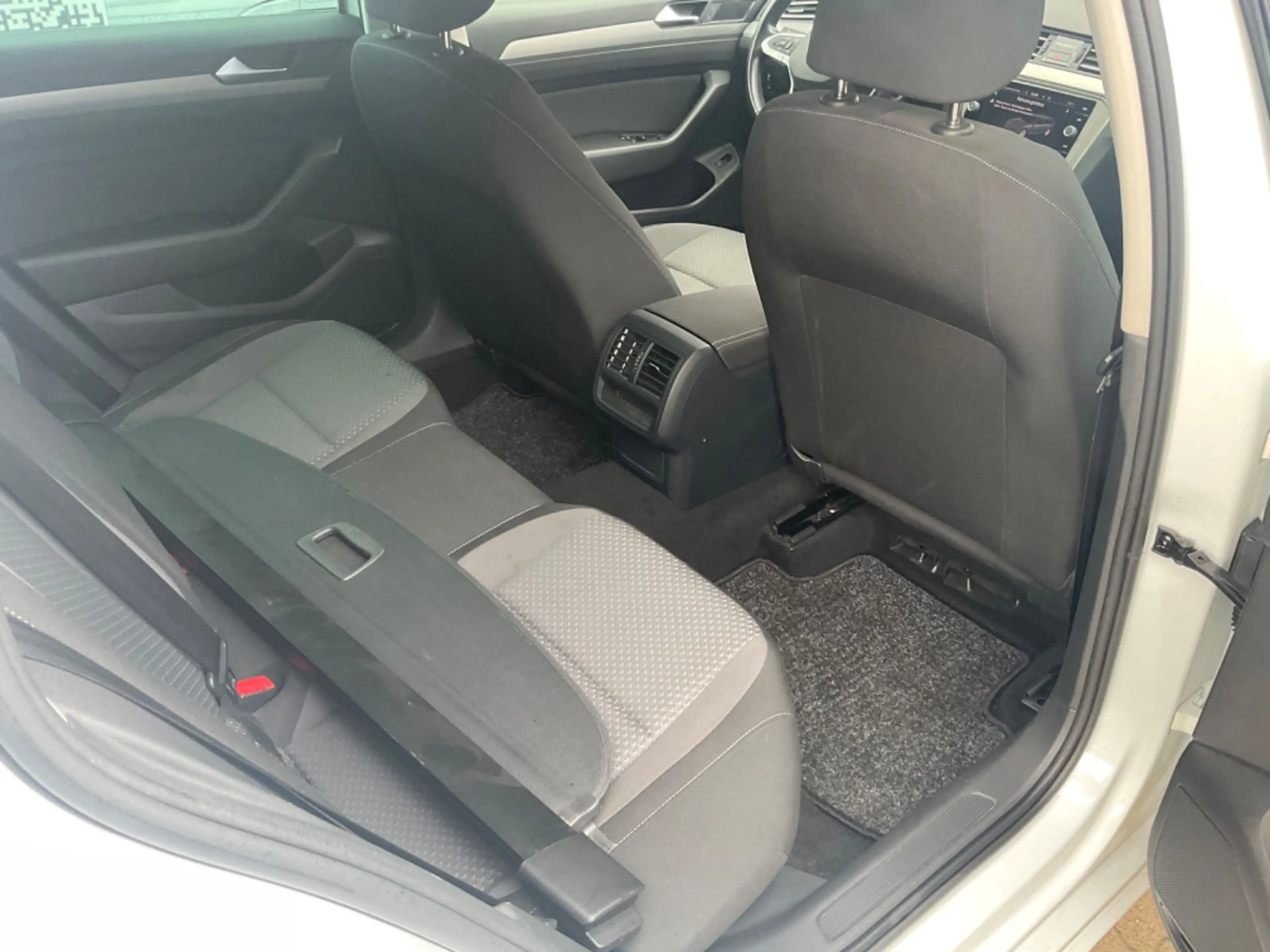 Volkswagen Passat Variant Basis TÜV 09.2027 1 HAND — photo 13