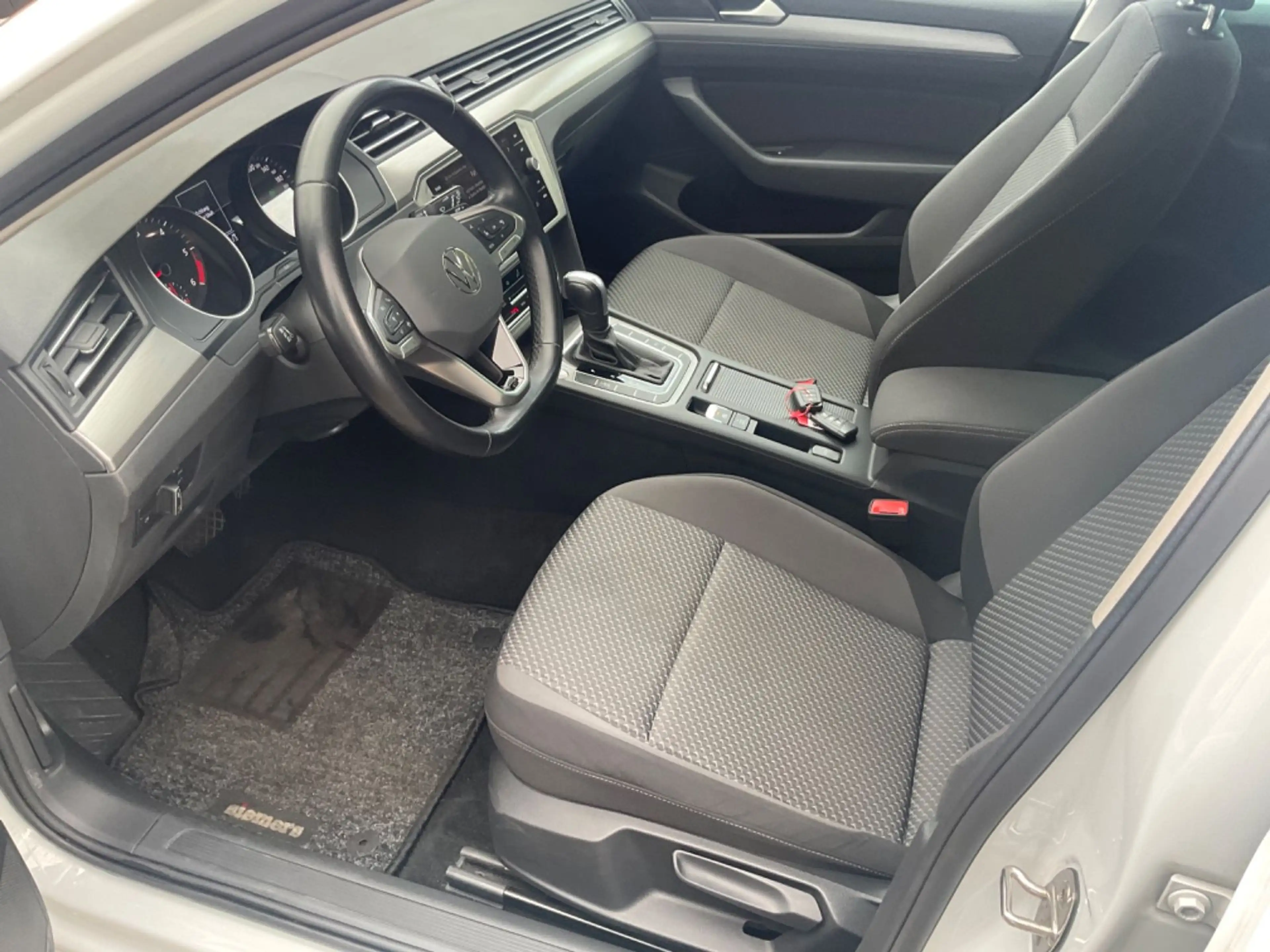 Volkswagen Passat Variant Basis TÜV 09.2027 1 HAND — photo 12