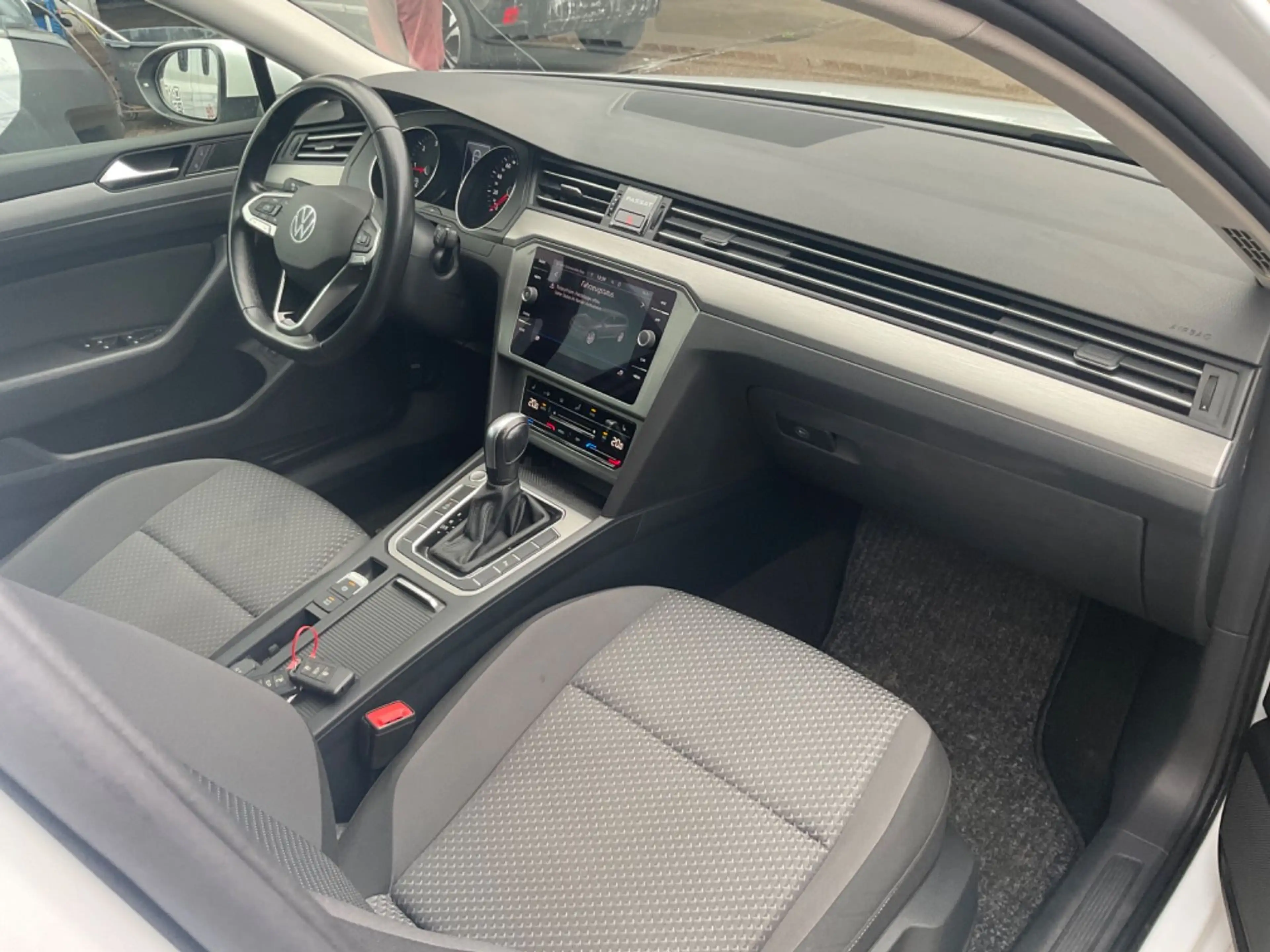 Volkswagen Passat Variant Basis TÜV 09.2027 1 HAND — photo 14