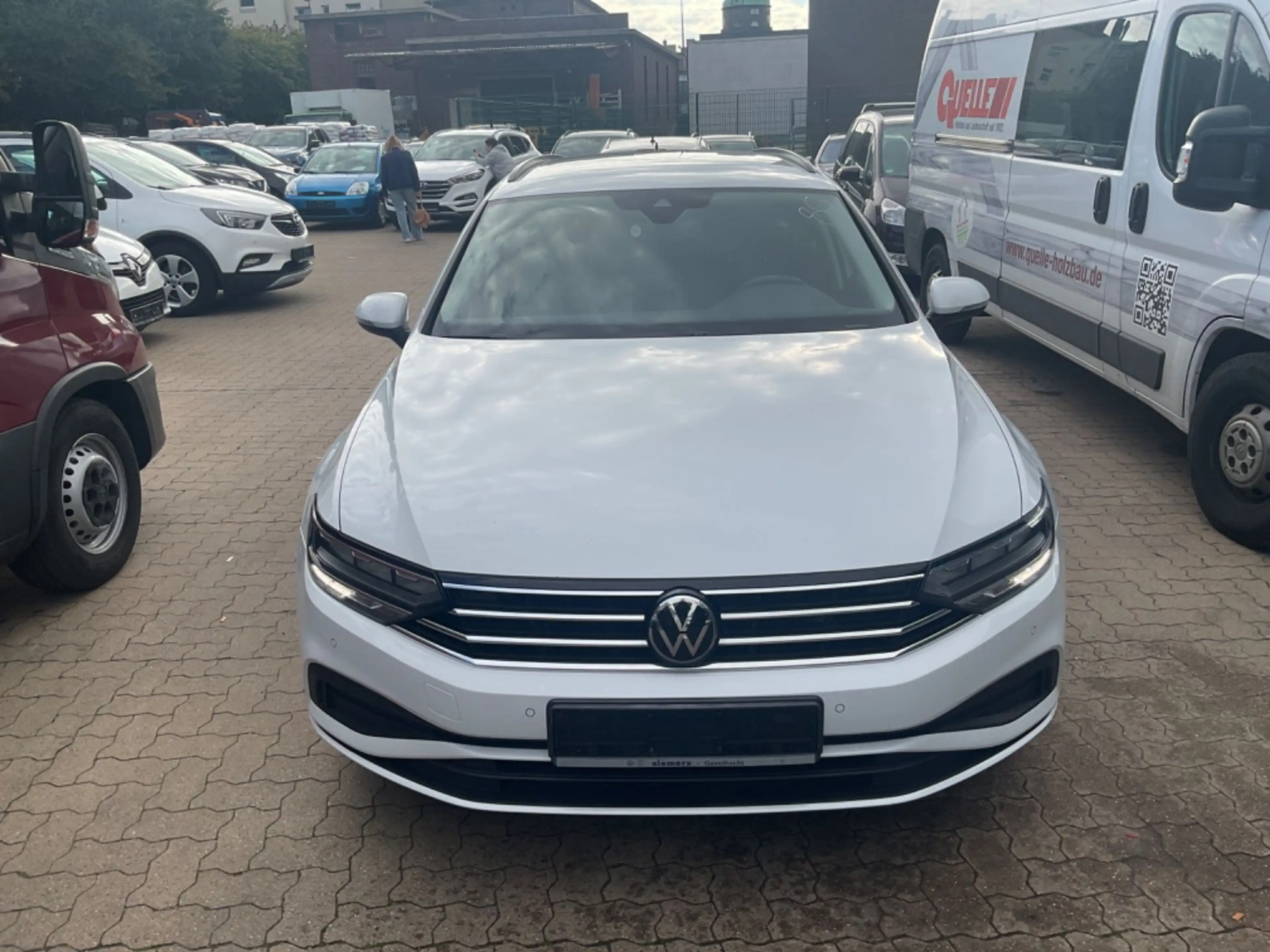 Volkswagen Passat Variant Basis TÜV 09.2027 1 HAND — photo 3