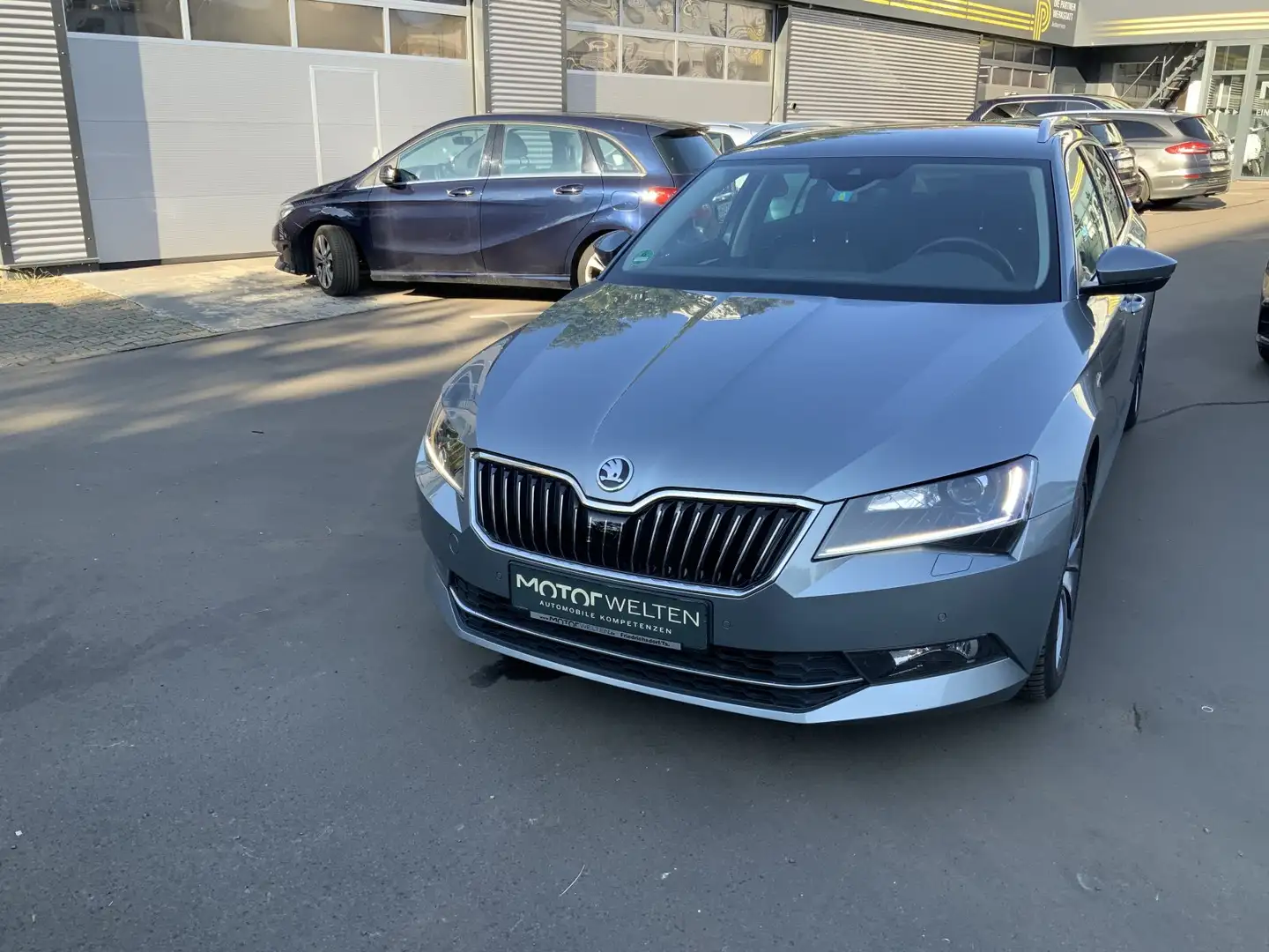 Skoda Superb Combi 2.0 TSI L&K 2.0 TSI EU6 L&K Grau - 2