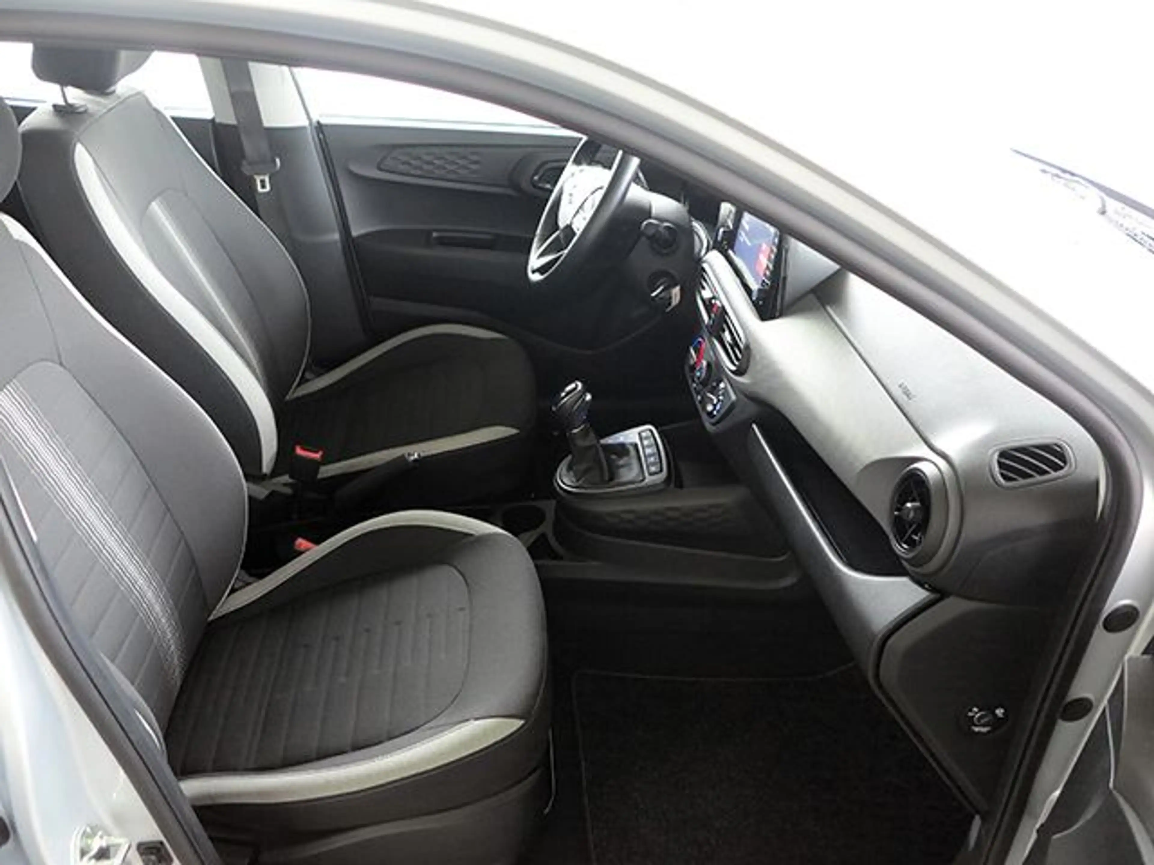 Hyundai i10 Trend | AndroidAuto | PDC | Winterp. | DAB — photo 14