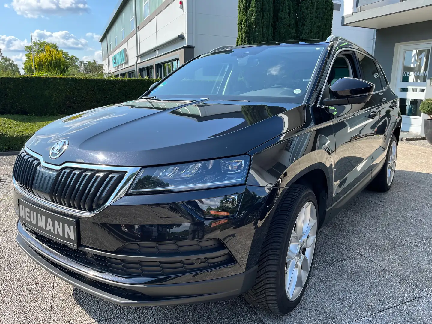 Skoda Karoq 2.0 TDI SCR 4x4 DSG Style Schwarz - 2