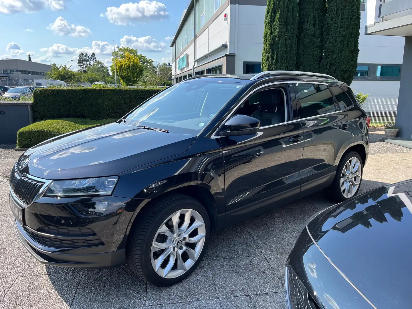 Skoda Karoq 2.0 TDI SCR 4x4 DSG Style Schwarz - 1
